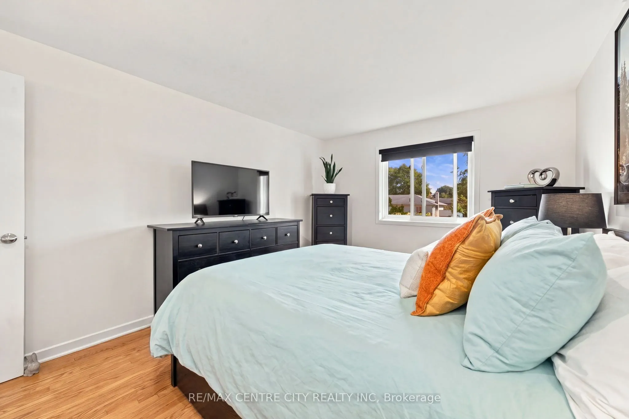 96 Tweed Crescent