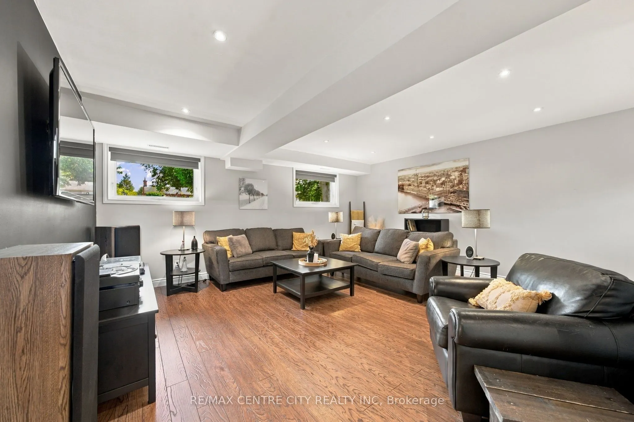 96 Tweed Crescent