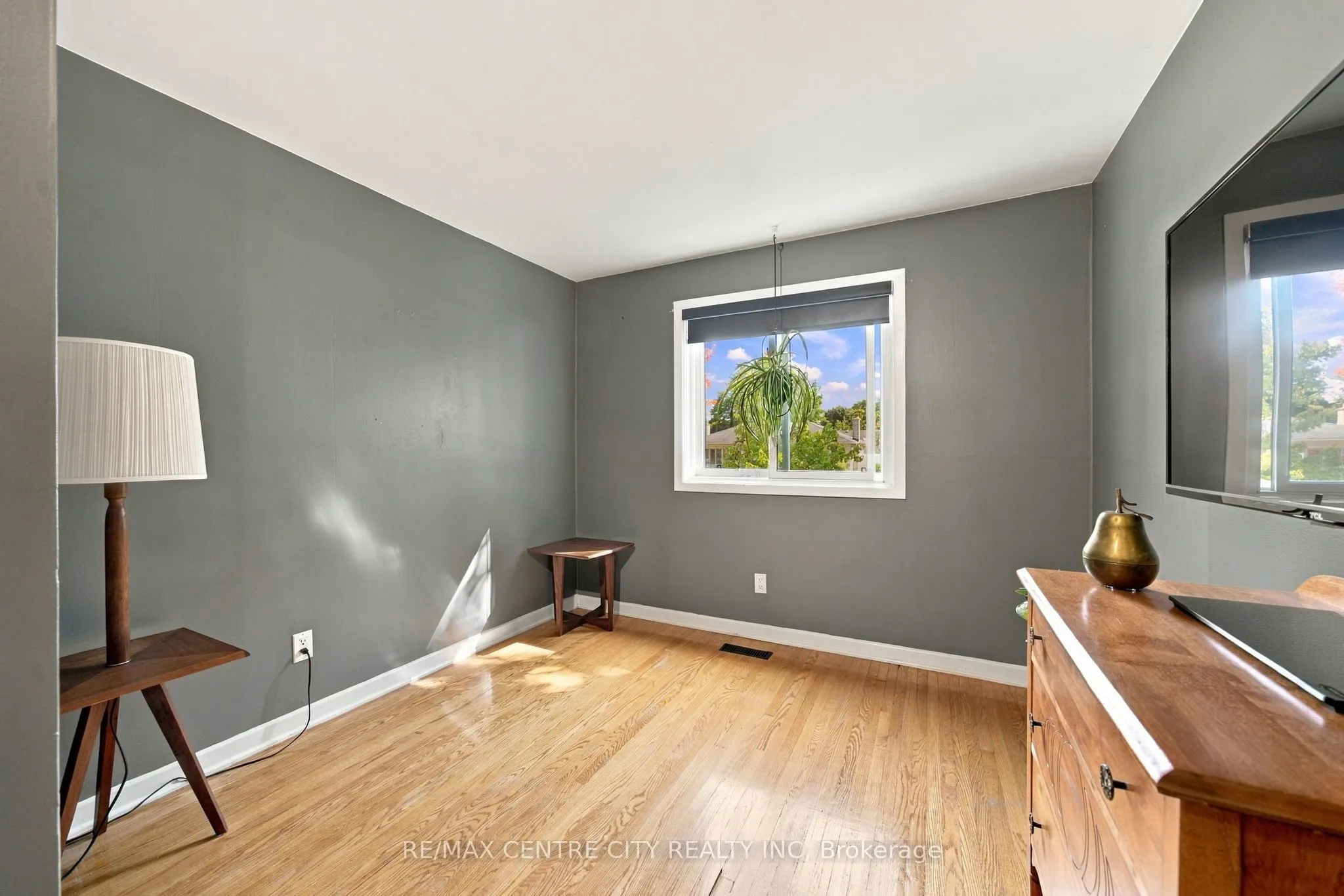 96 Tweed Crescent