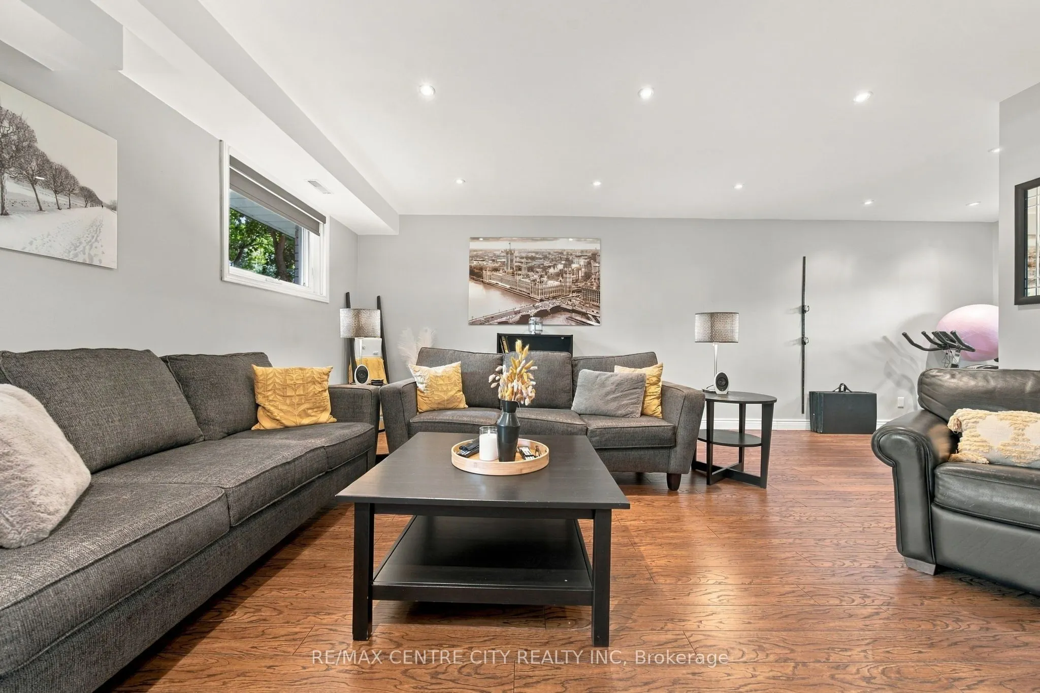 96 Tweed Crescent