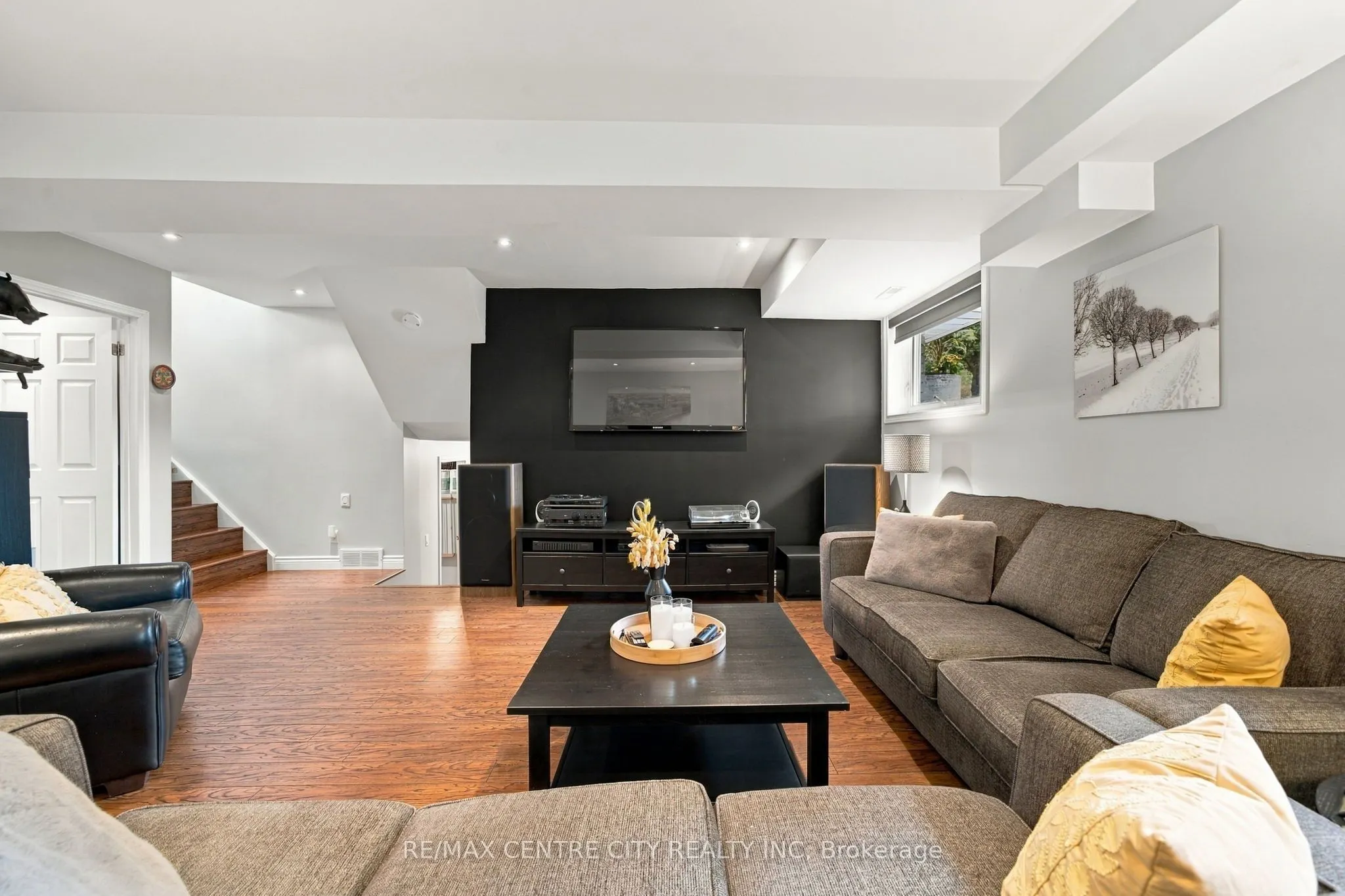 96 Tweed Crescent