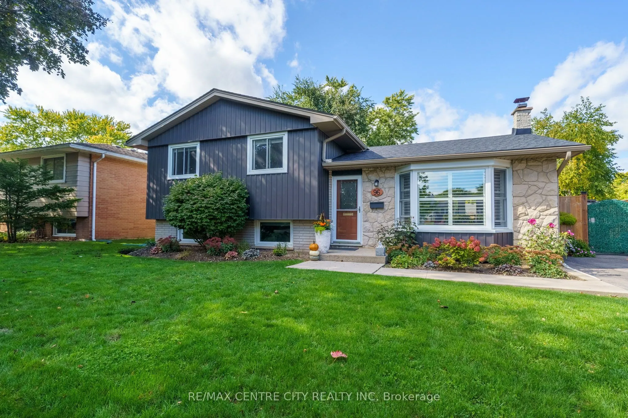 96 Tweed Crescent