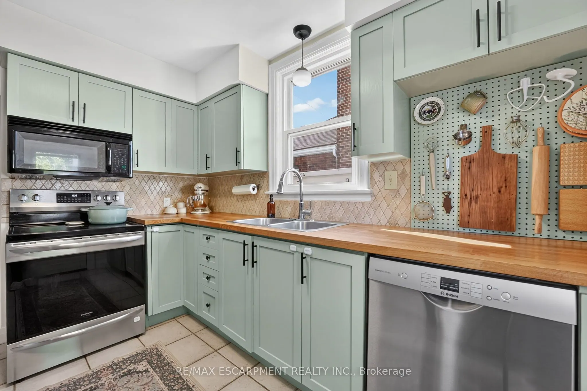 78 CAMERON Avenue S