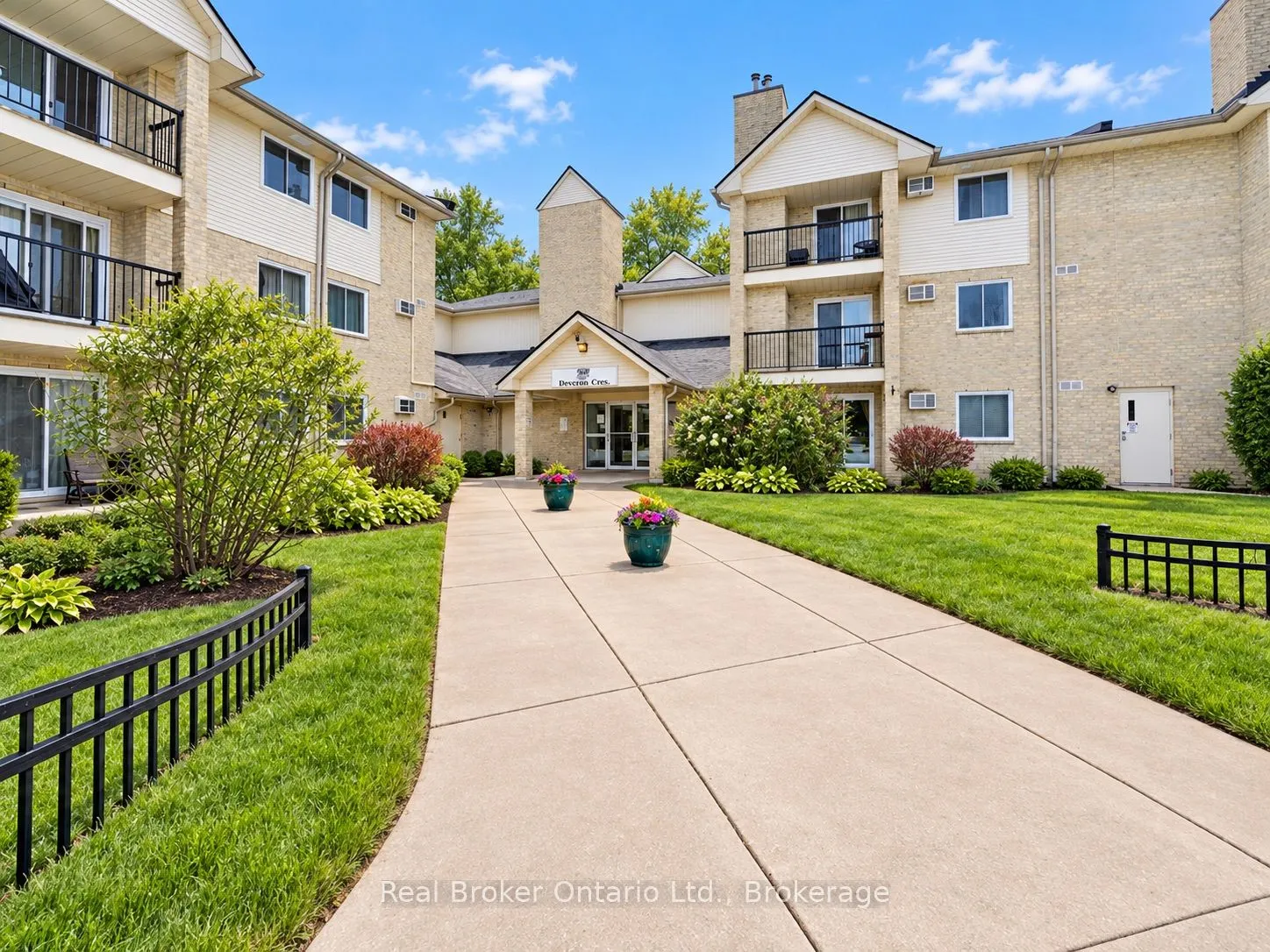 725 Deveron Crescent #101