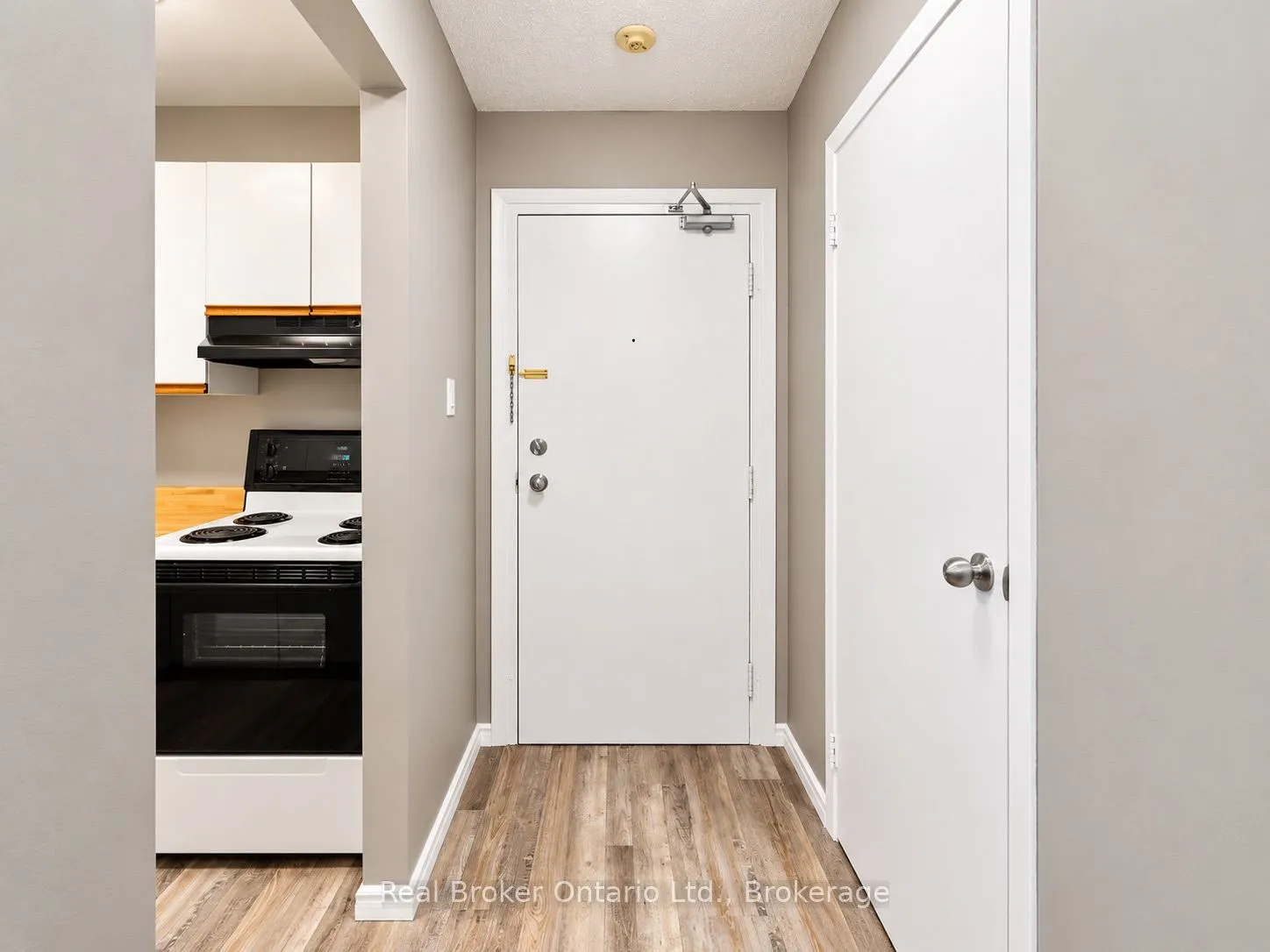 725 Deveron Crescent #101
