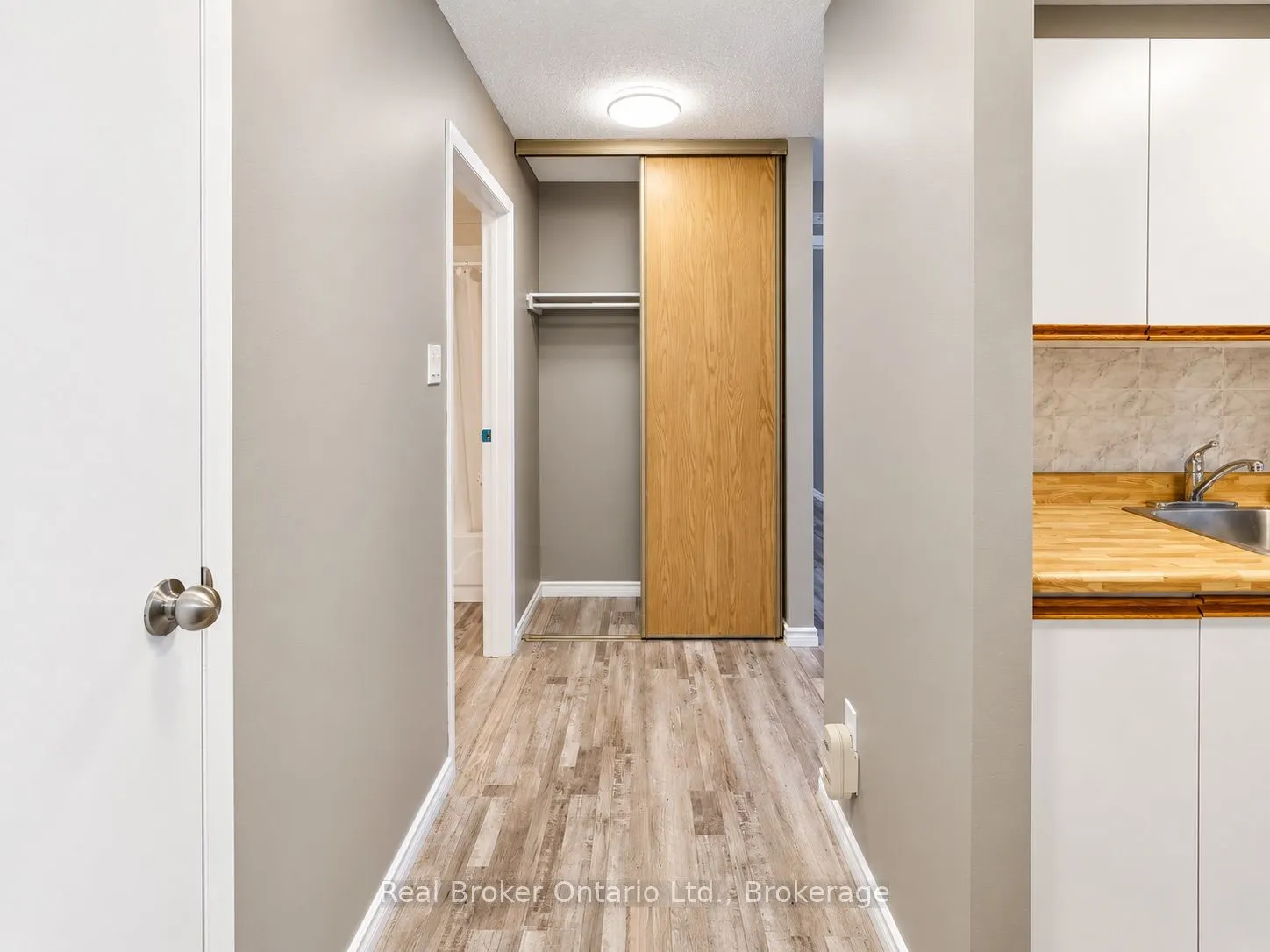 725 Deveron Crescent #101