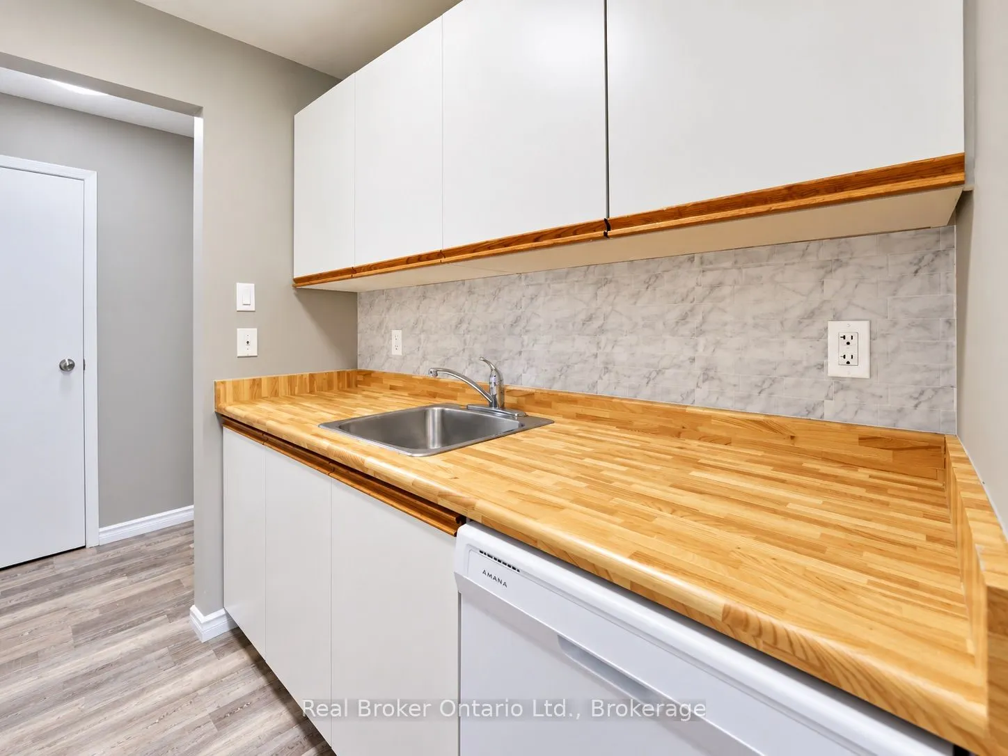 725 Deveron Crescent #101