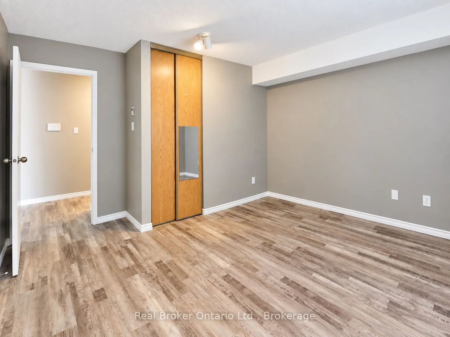 725 Deveron Crescent #101