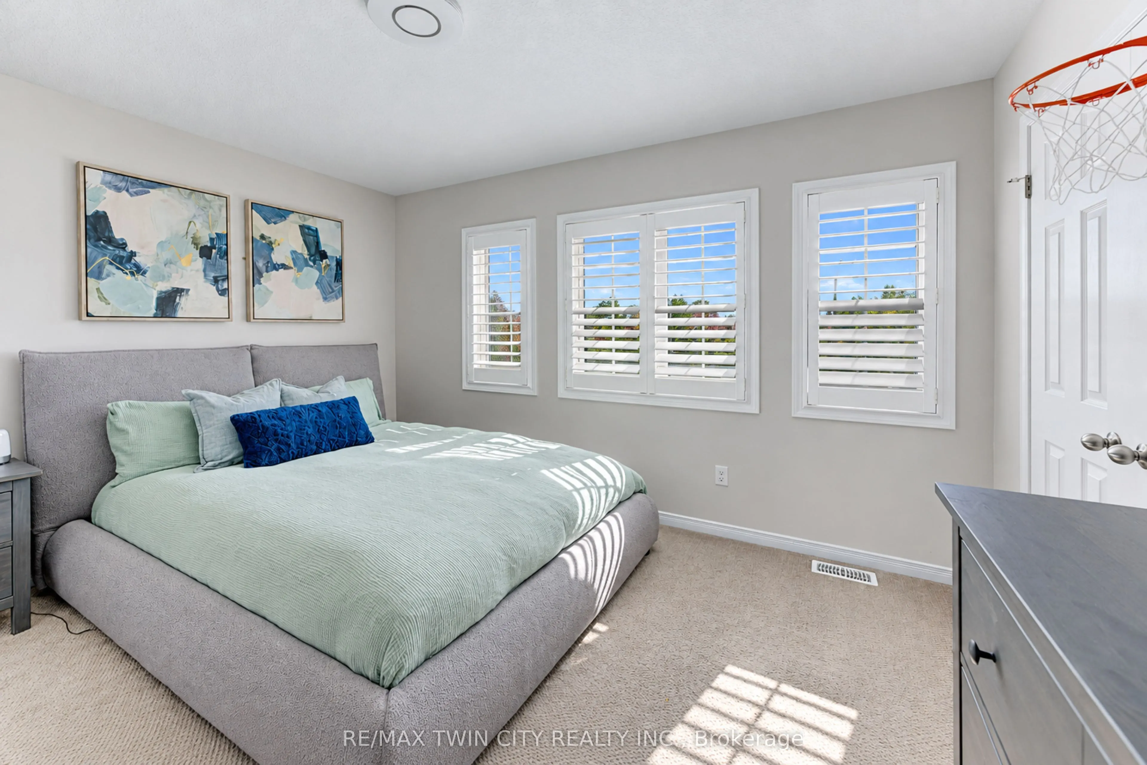 541 Brittania Crescent