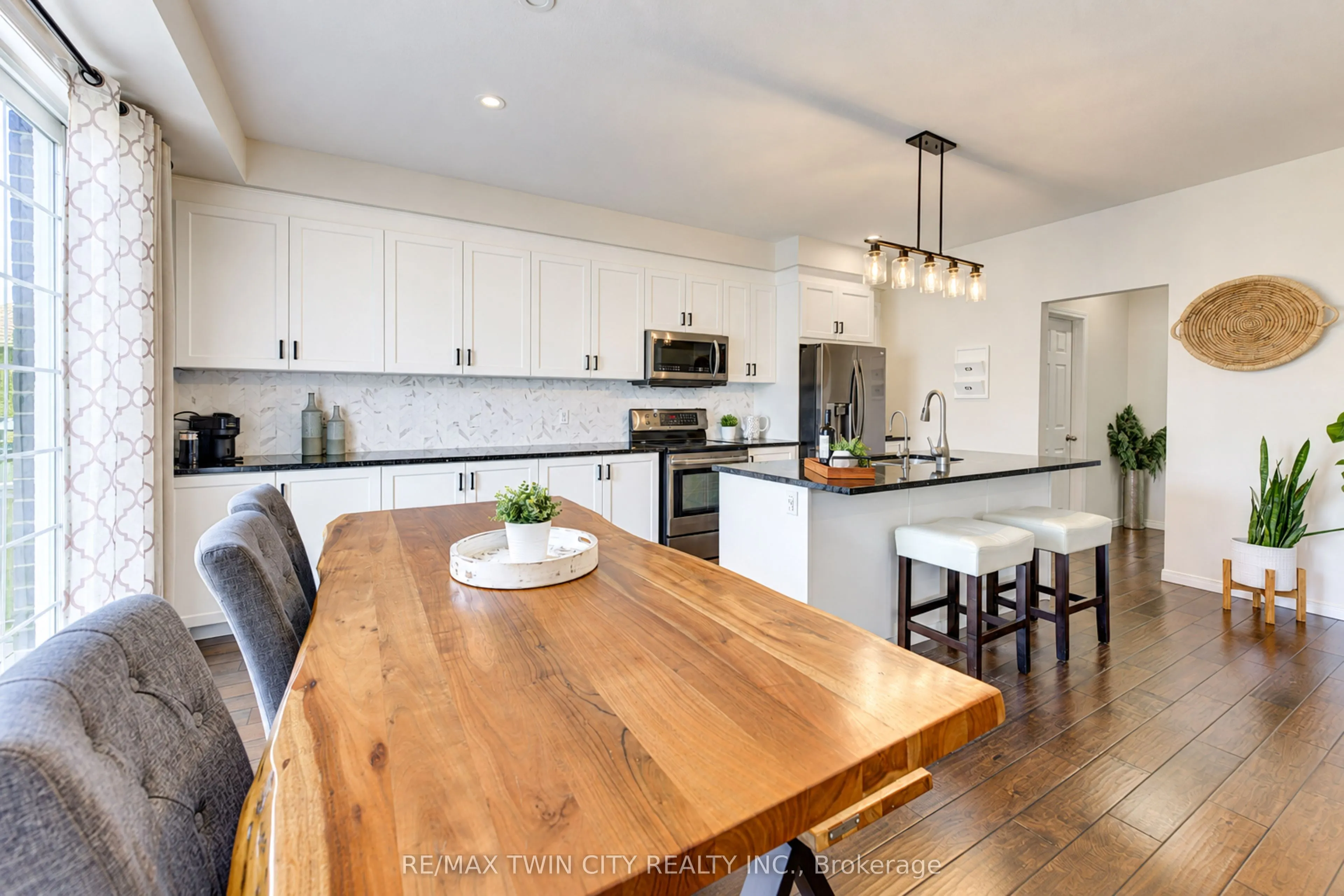 541 Brittania Crescent