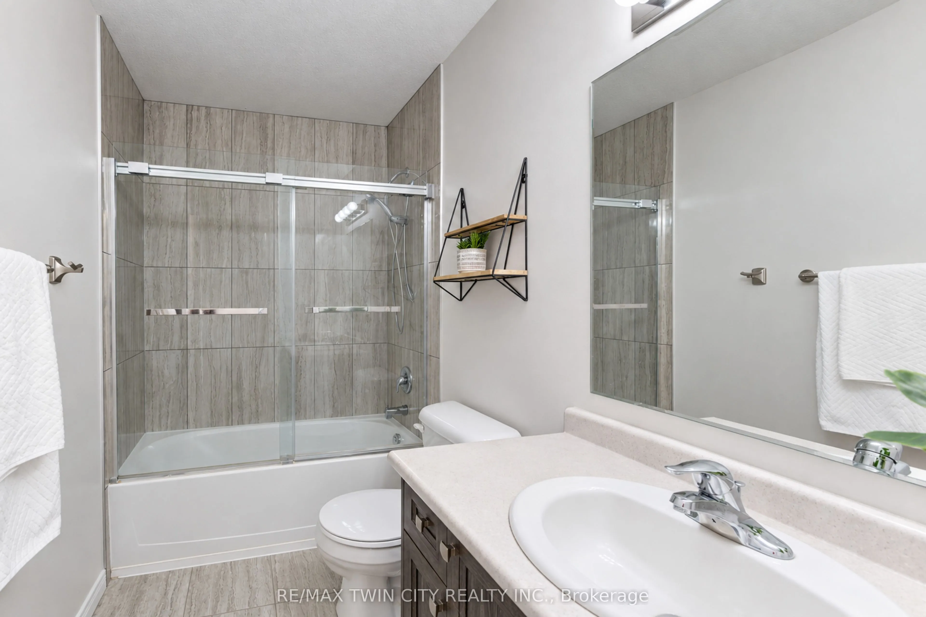 541 Brittania Crescent