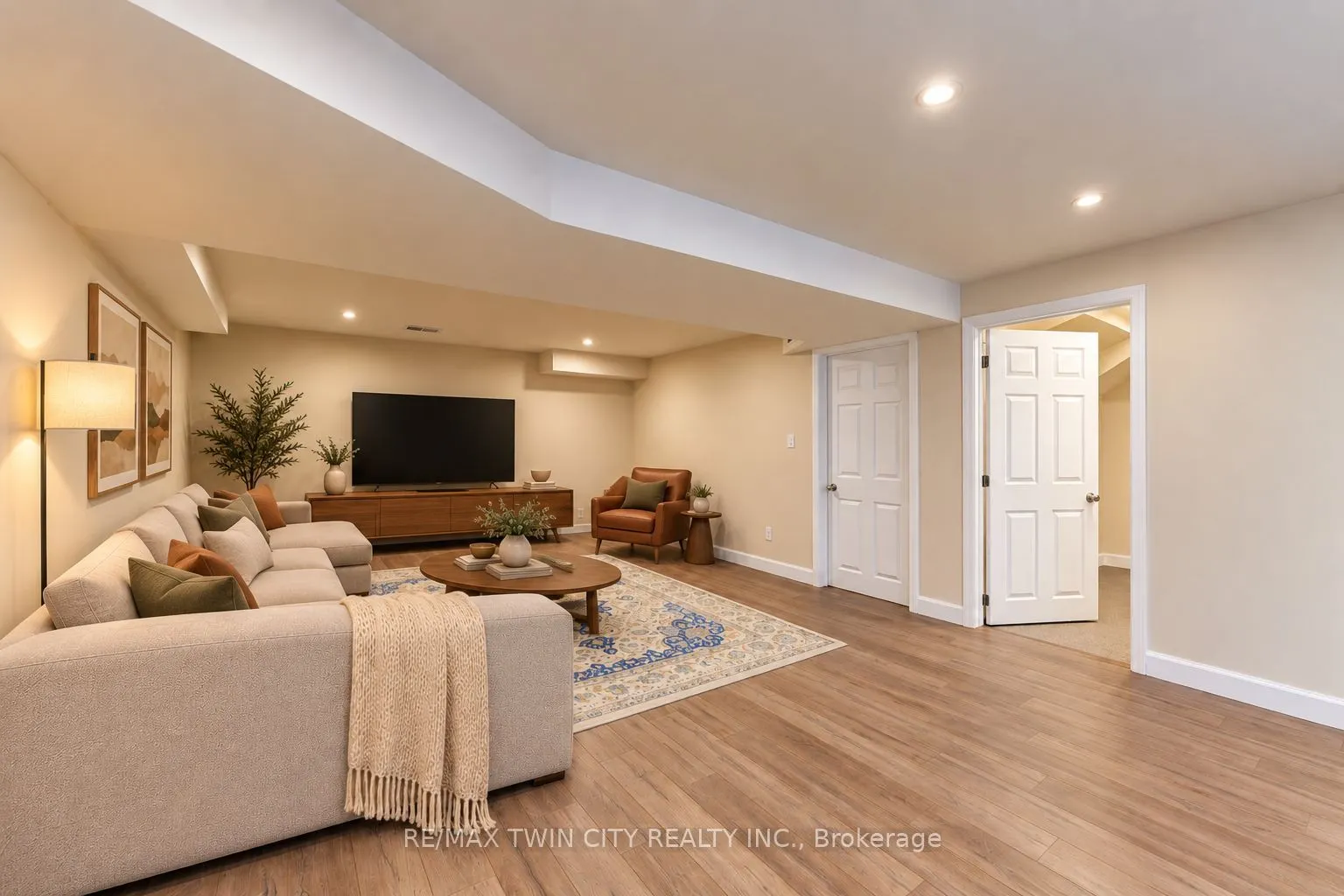 541 Brittania Crescent