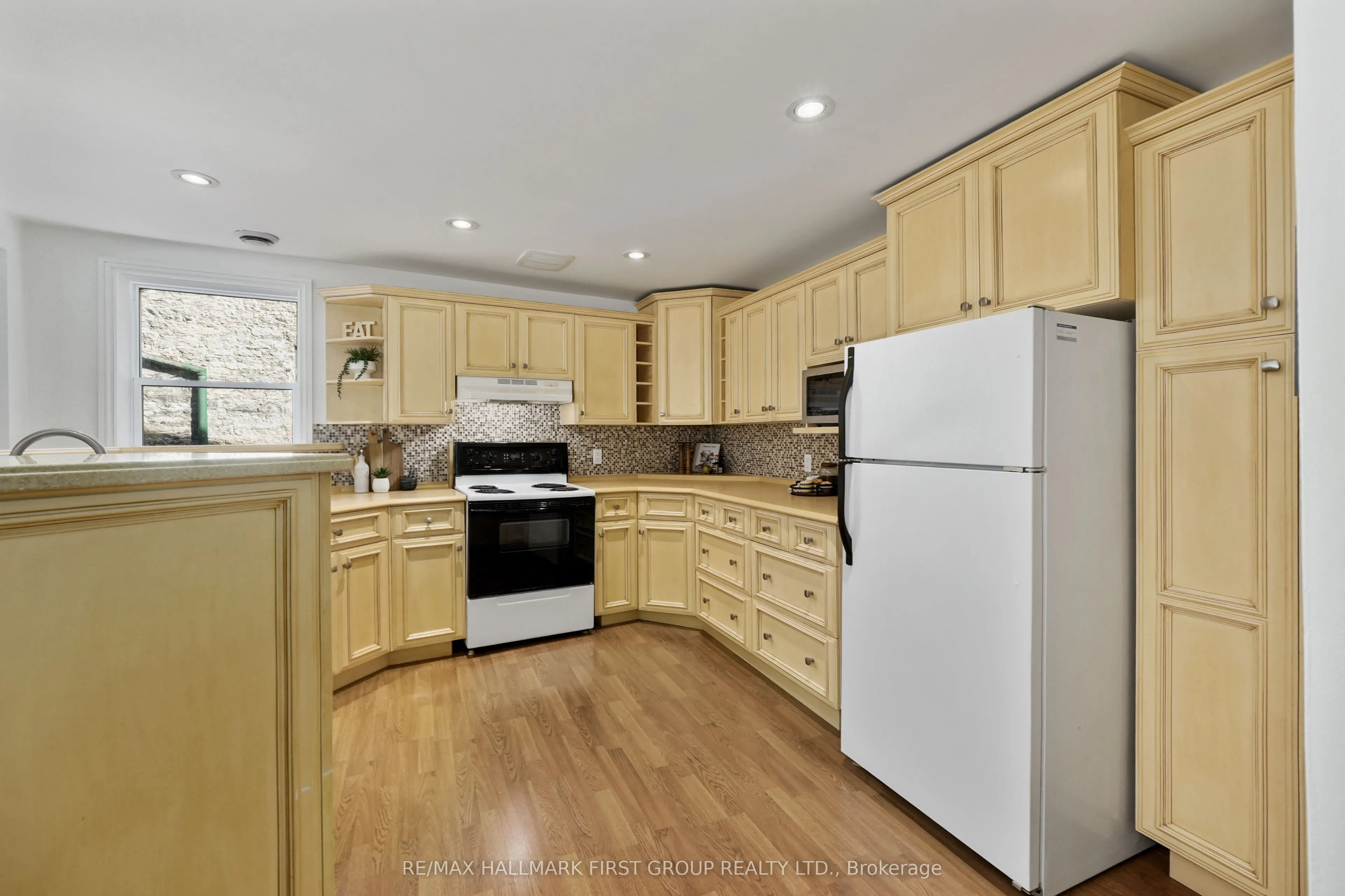 19 King Street W #202