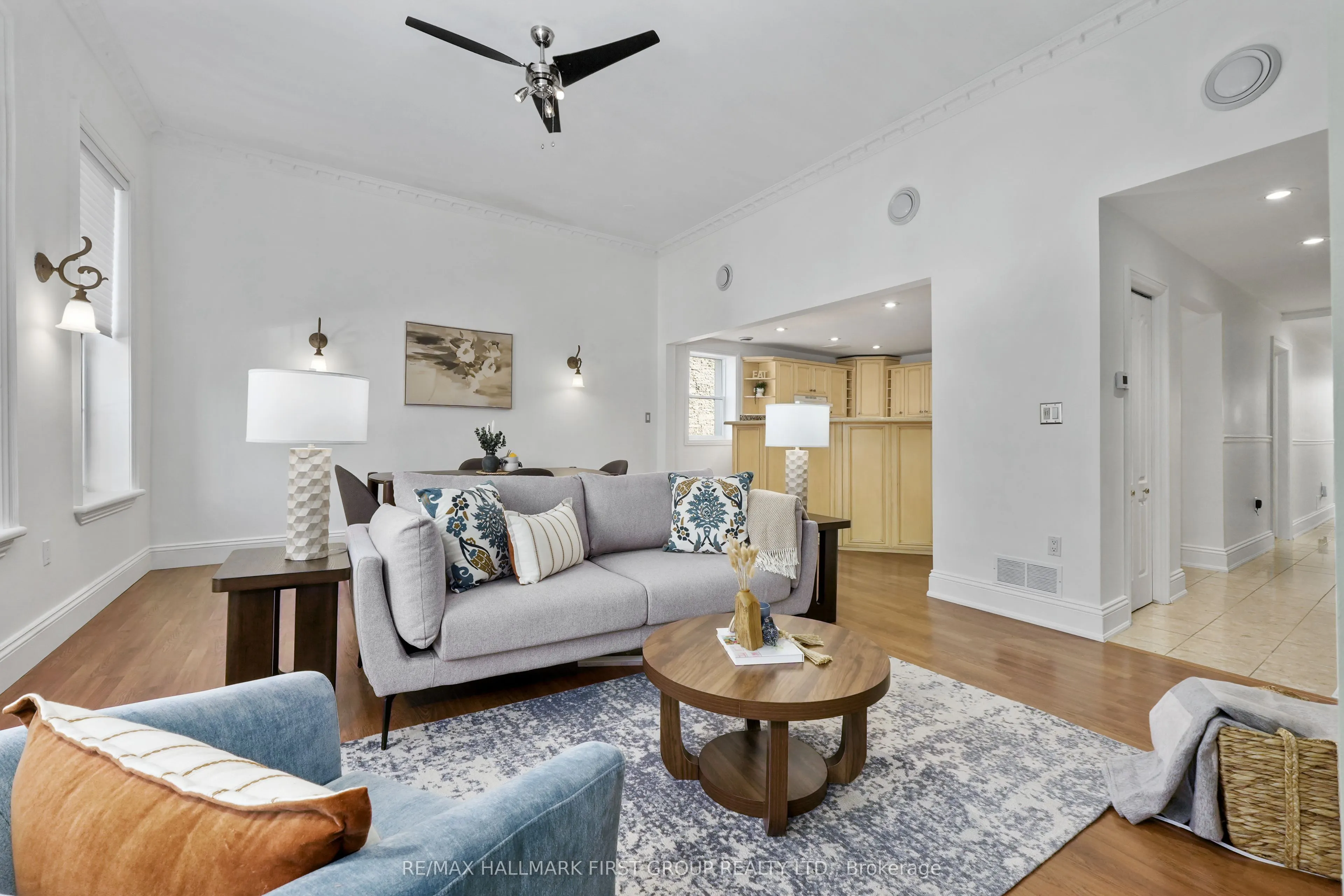 19 King Street W #202