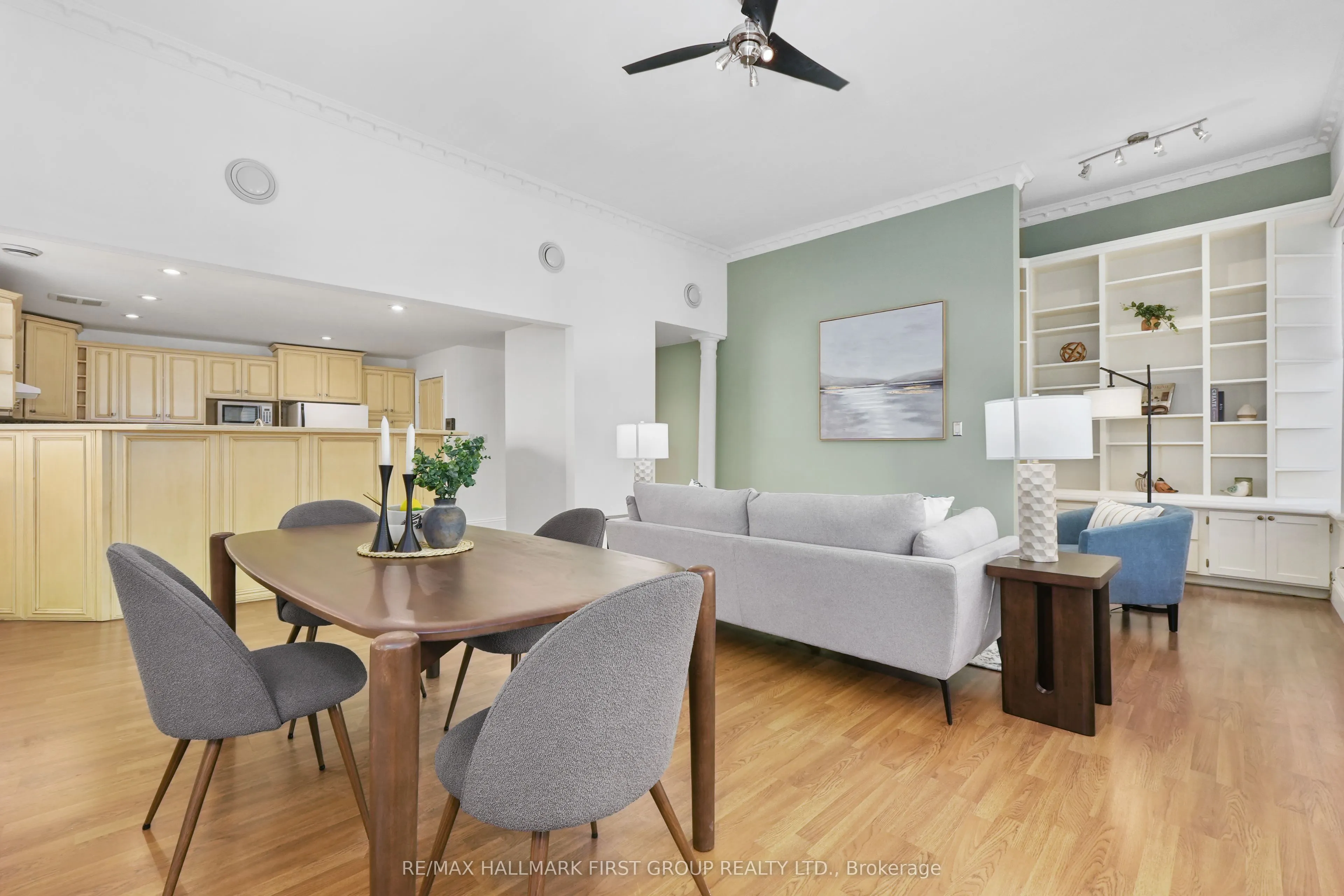 19 King Street W #202
