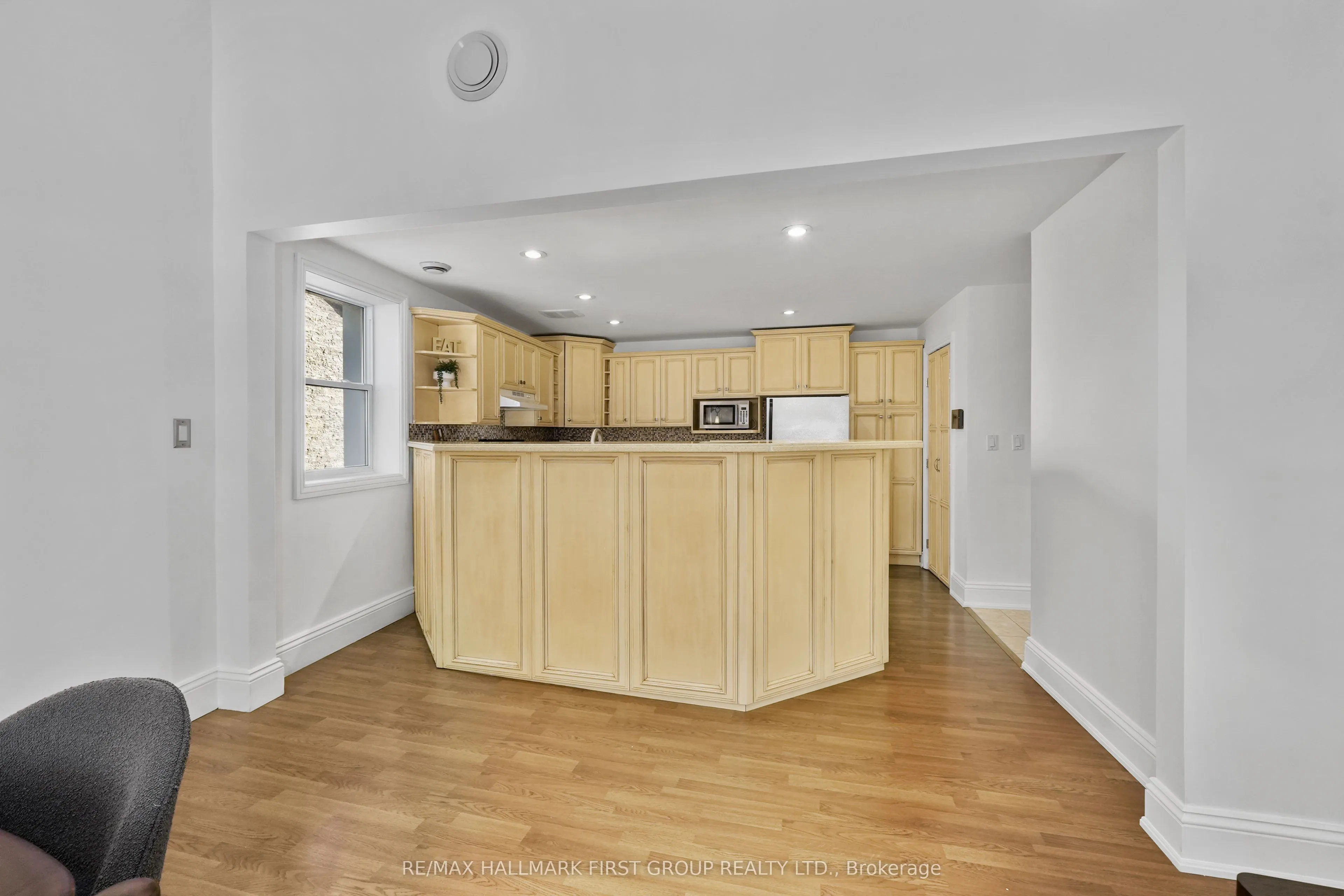 19 King Street W #202