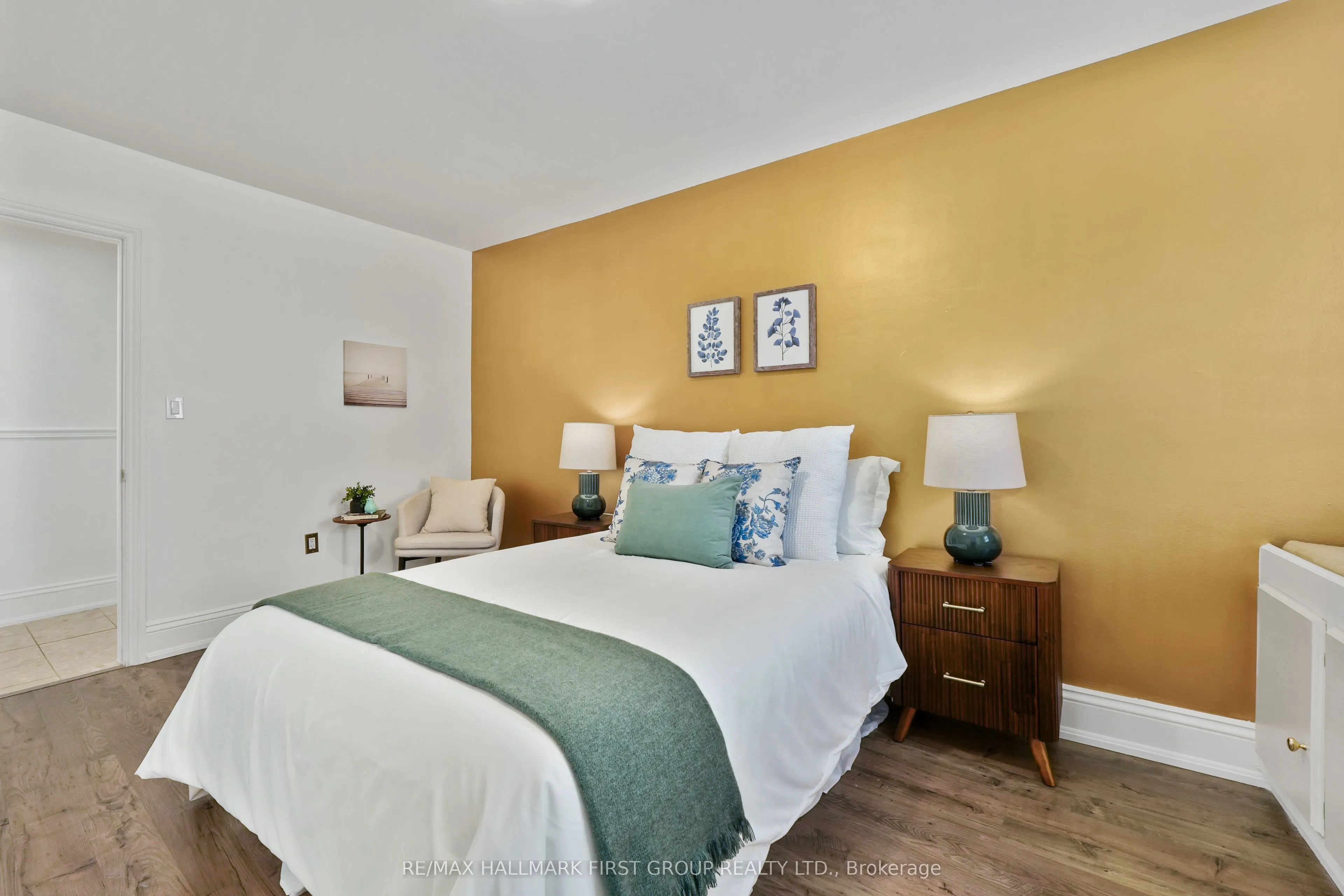 19 King Street W #202