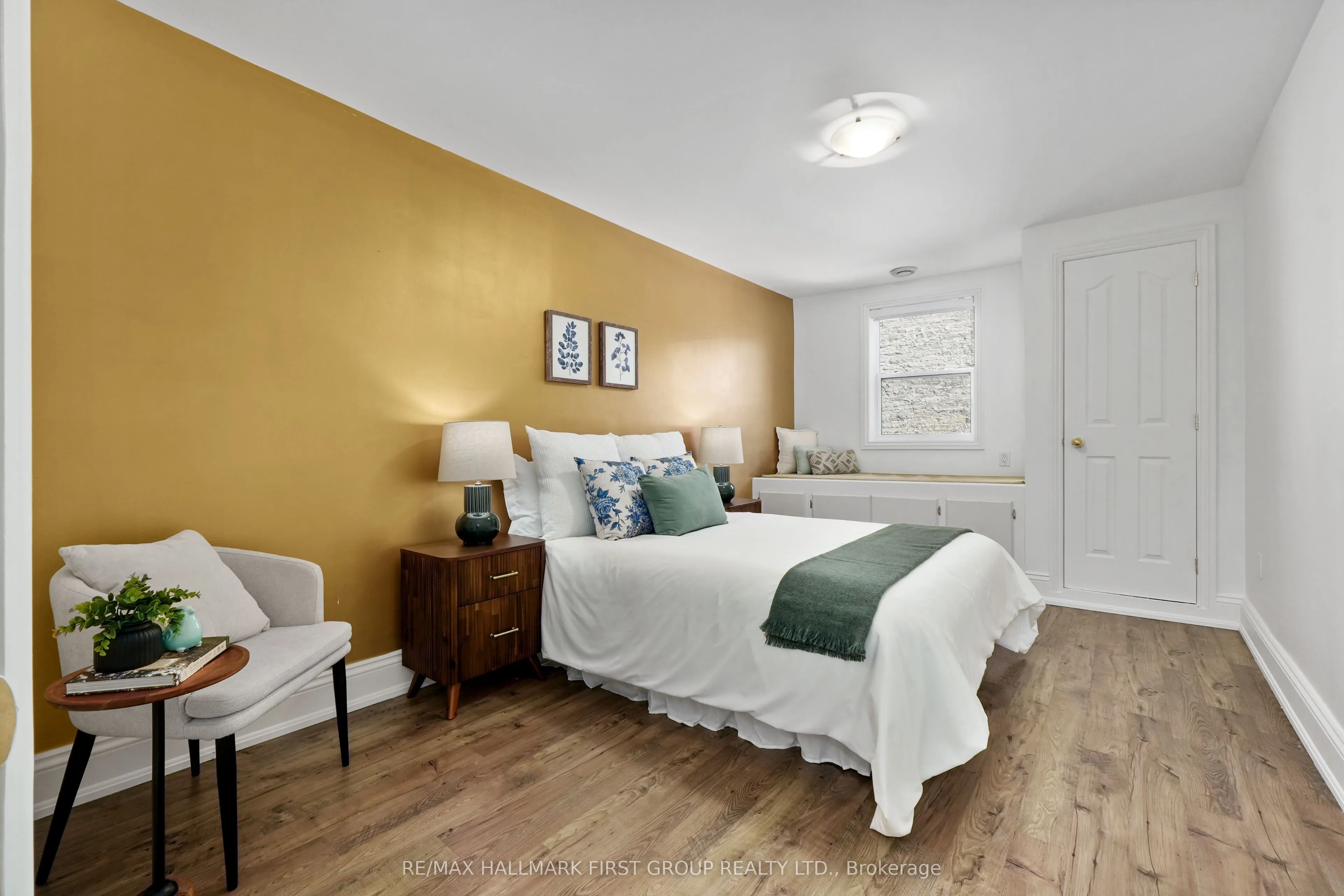 19 King Street W #202
