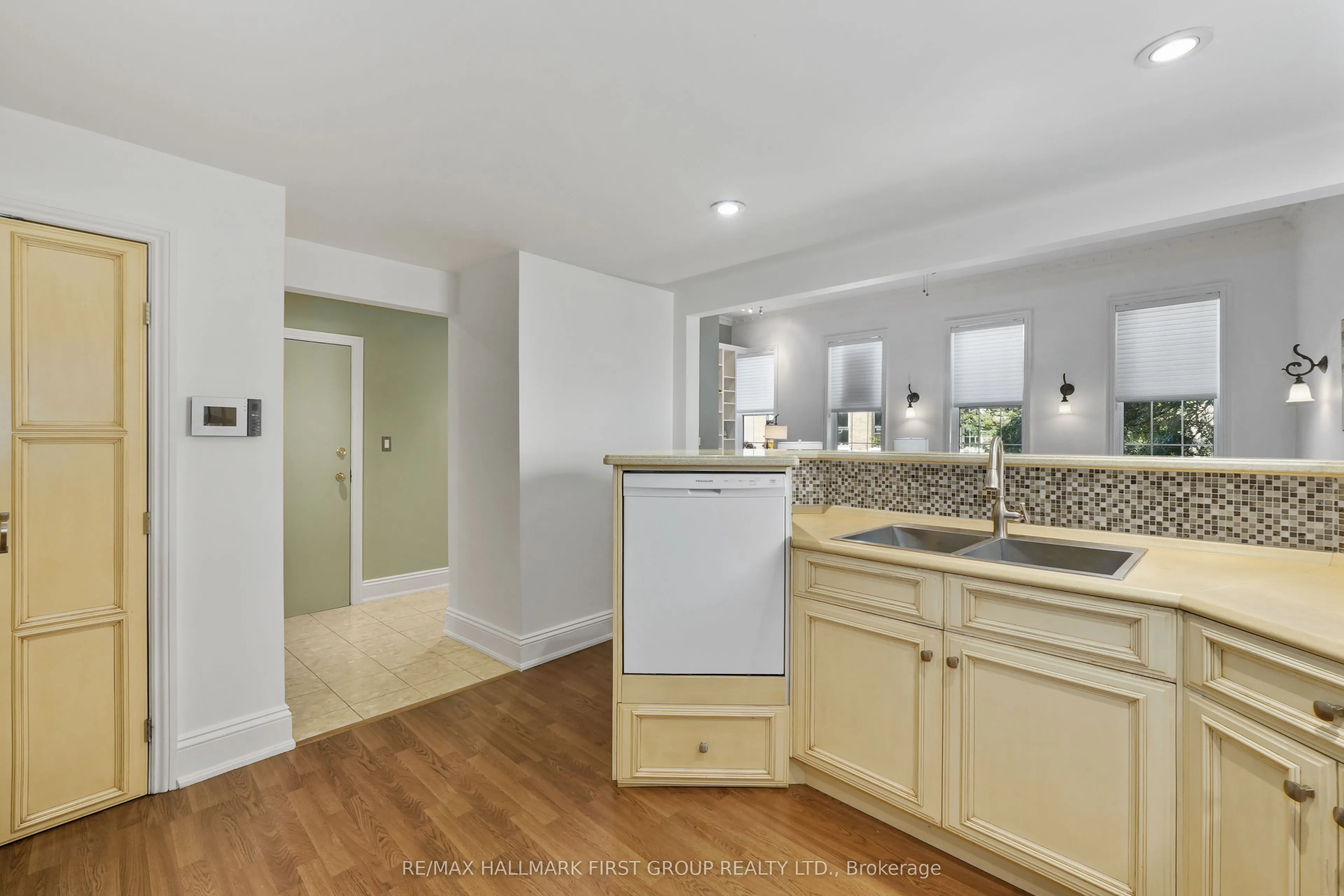 19 King Street W #202