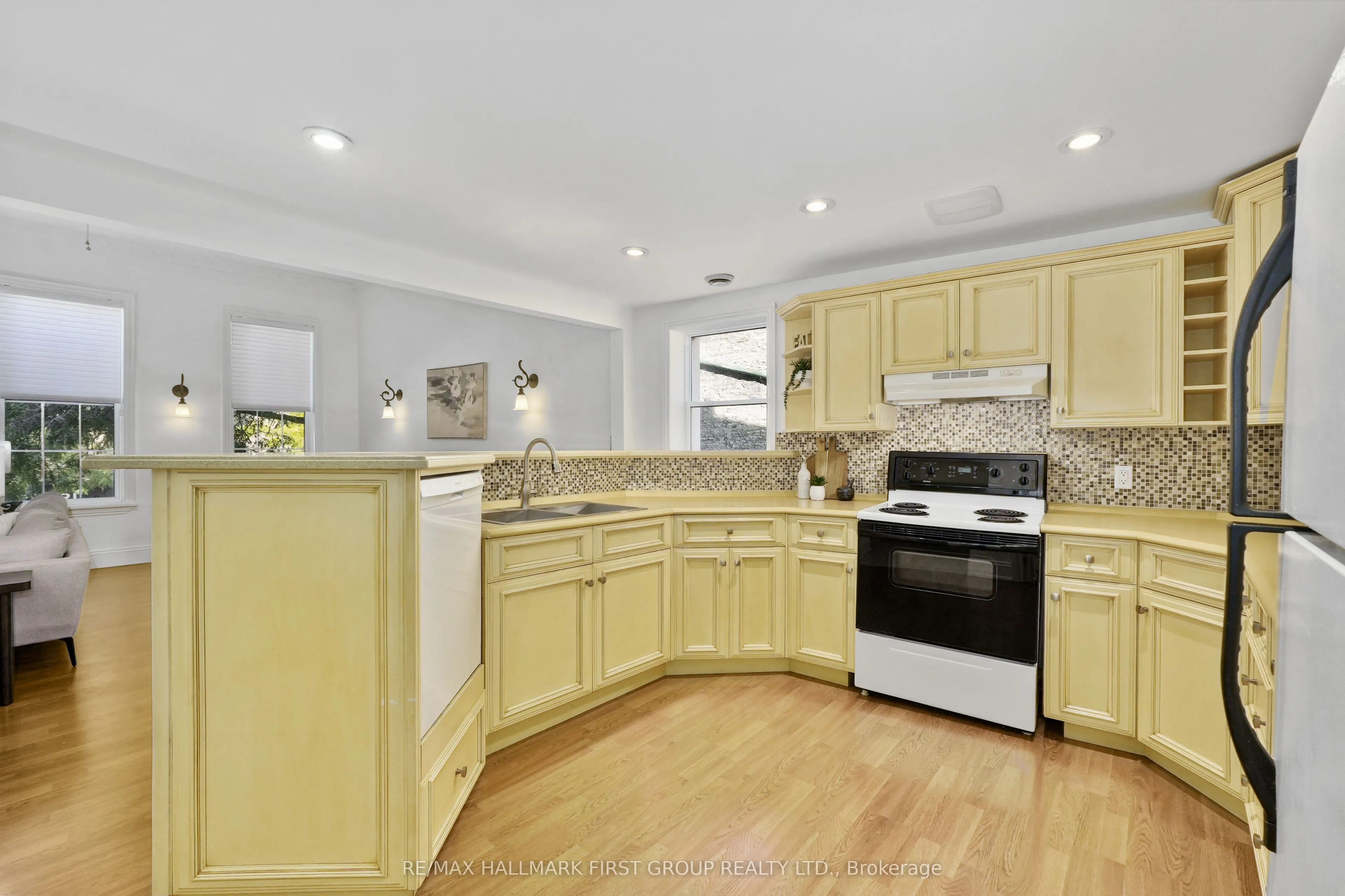 19 King Street W #202