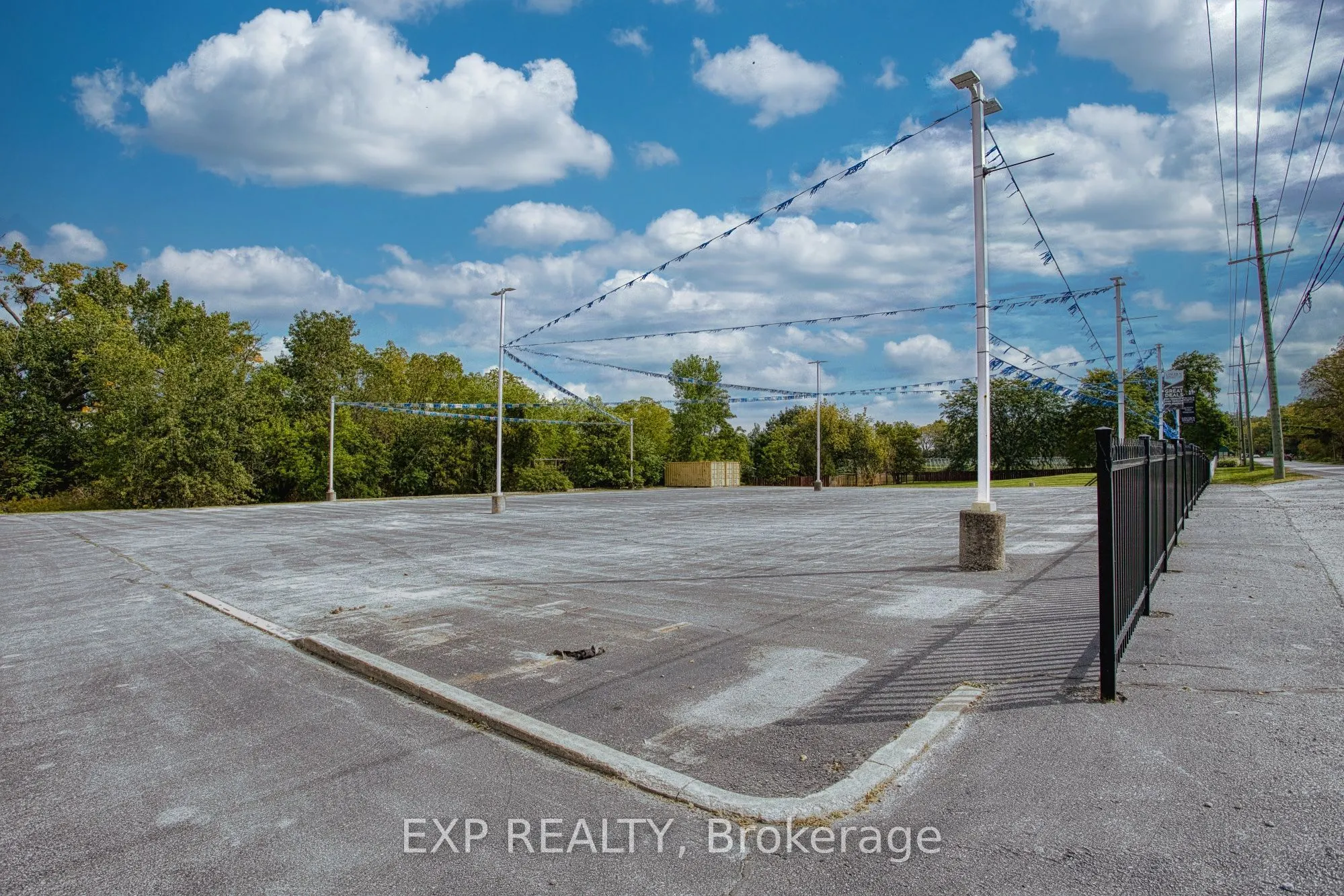 4735 King Street E