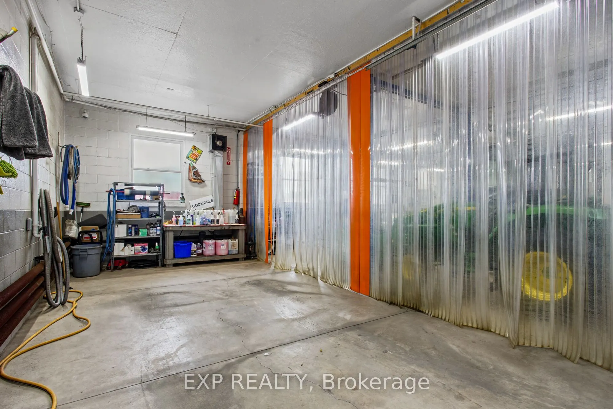 4735 King Street E