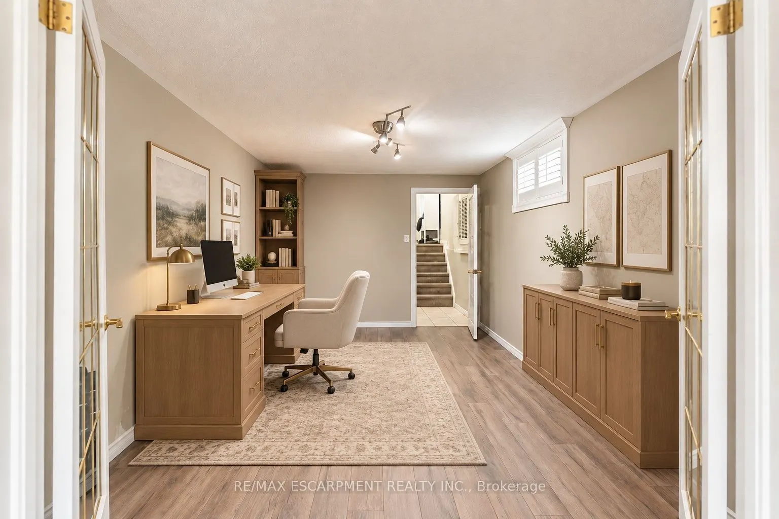 6 SANDRA Crescent