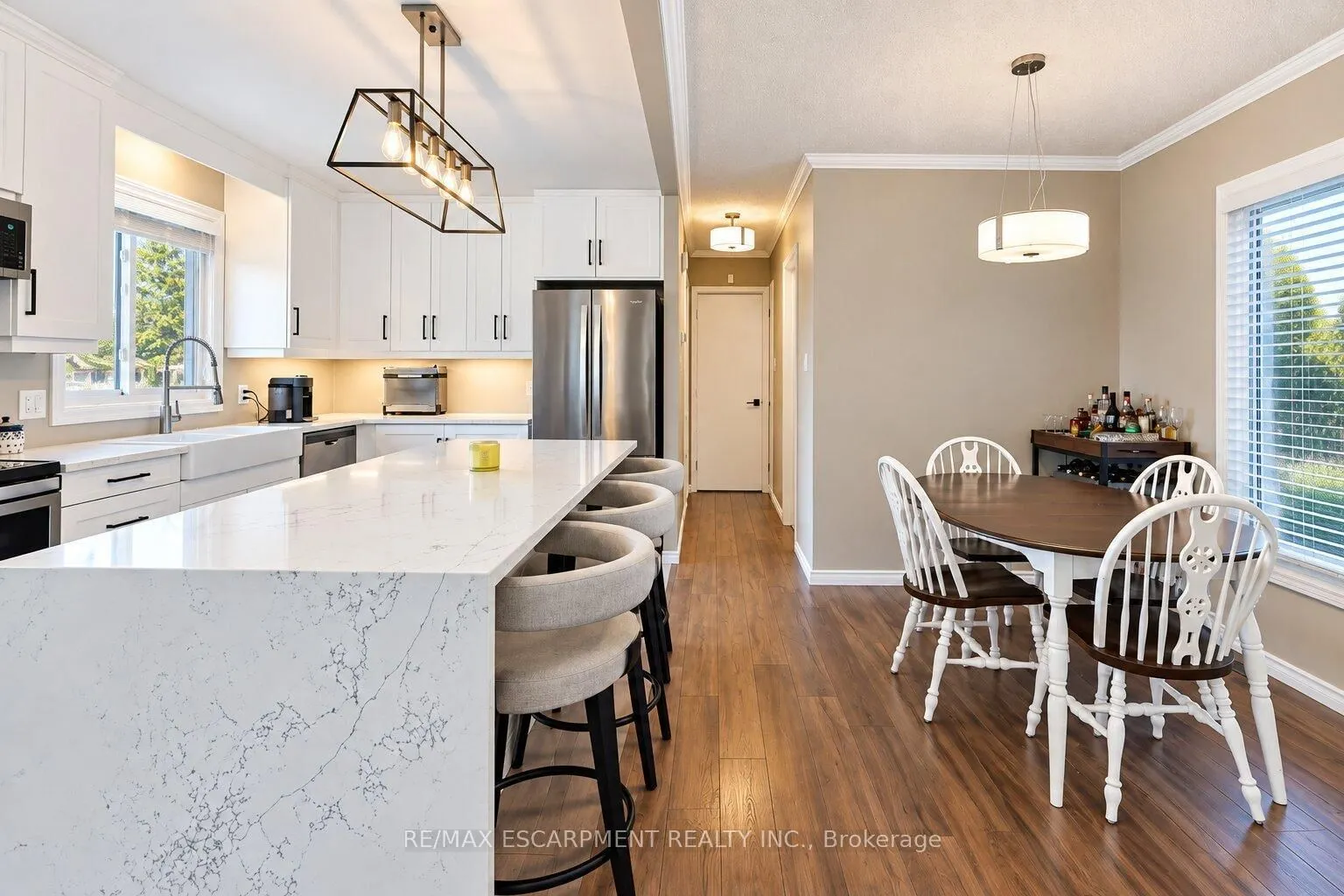 6 SANDRA Crescent