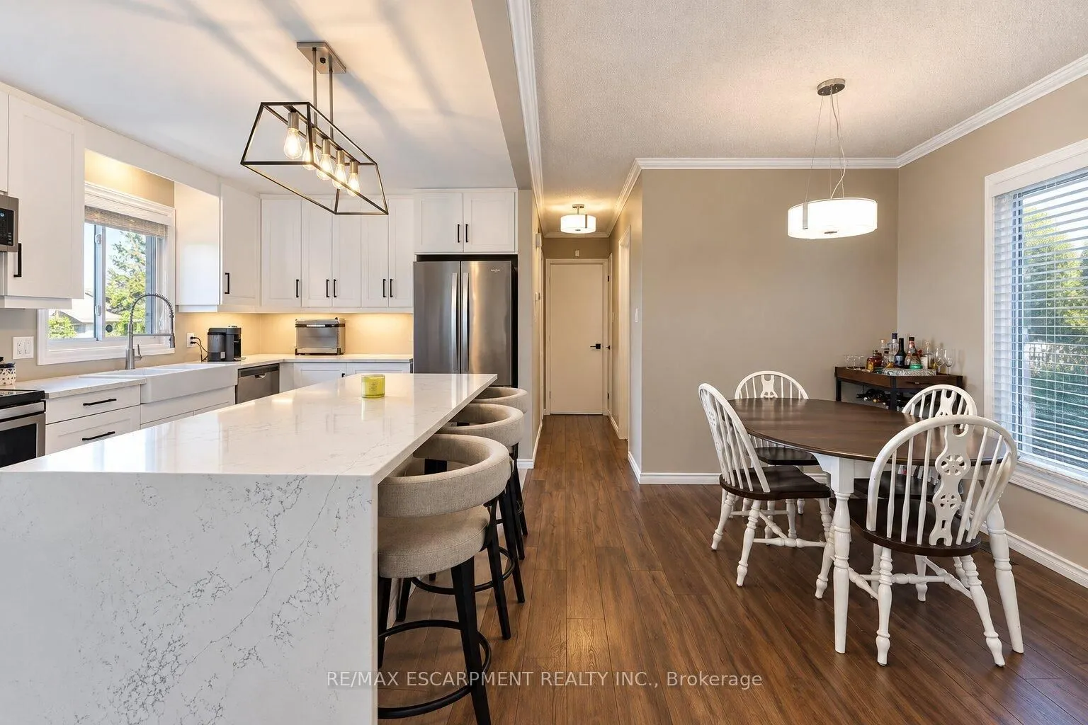 6 SANDRA Crescent