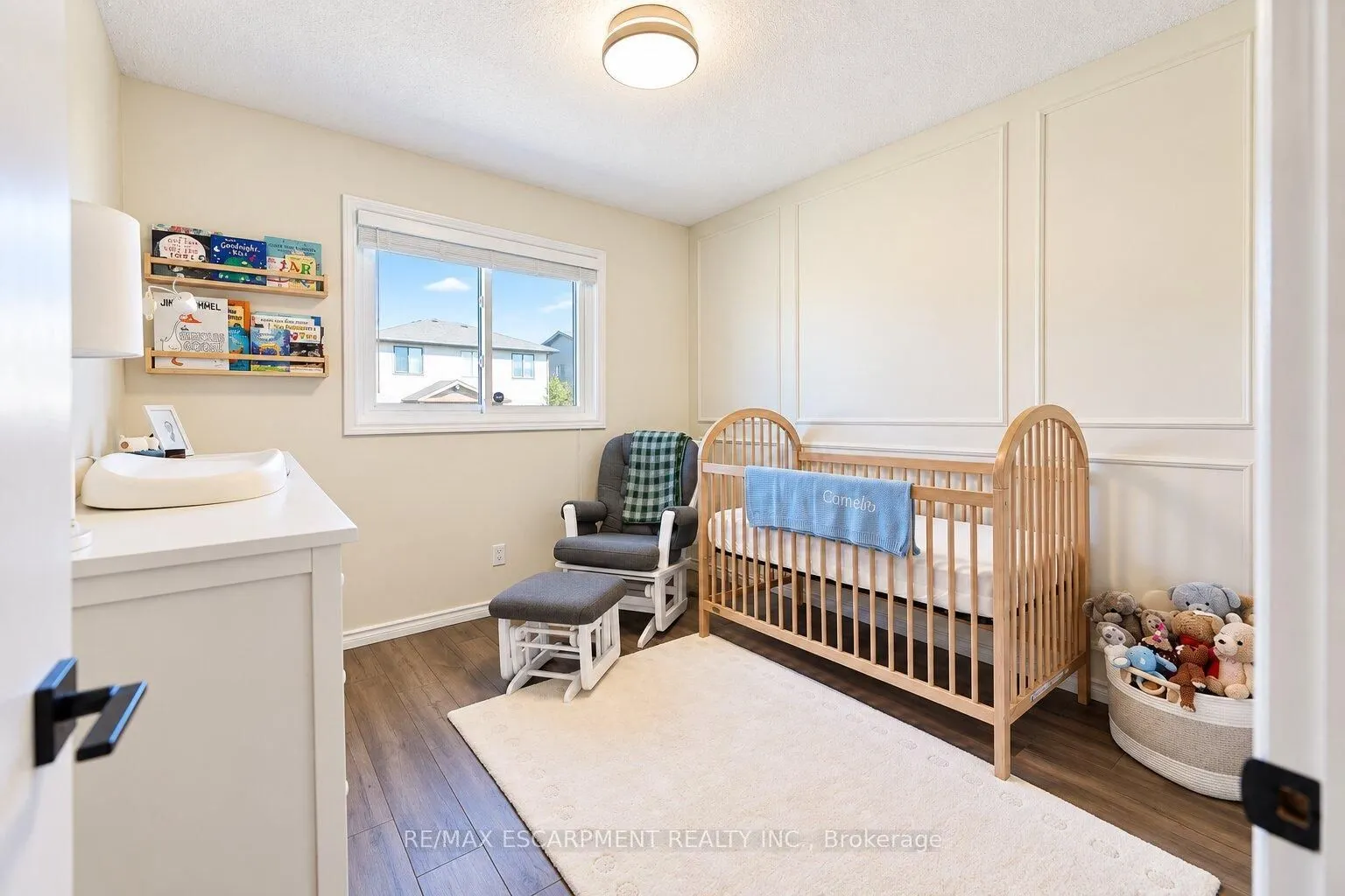 6 SANDRA Crescent