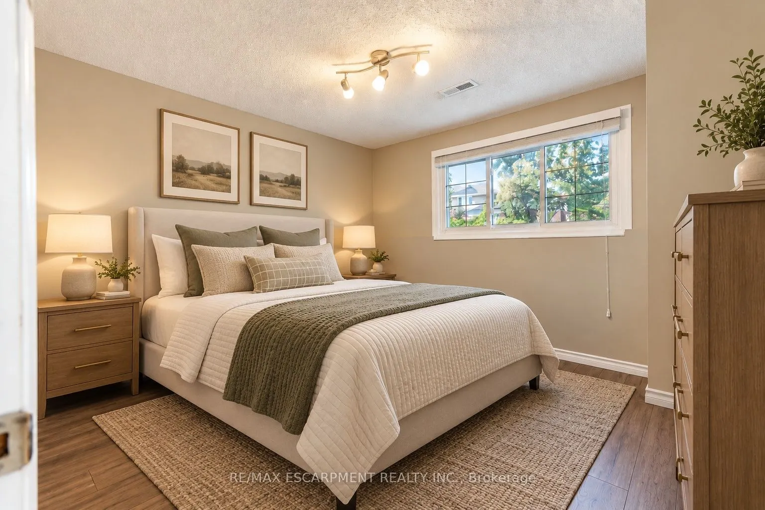 6 SANDRA Crescent
