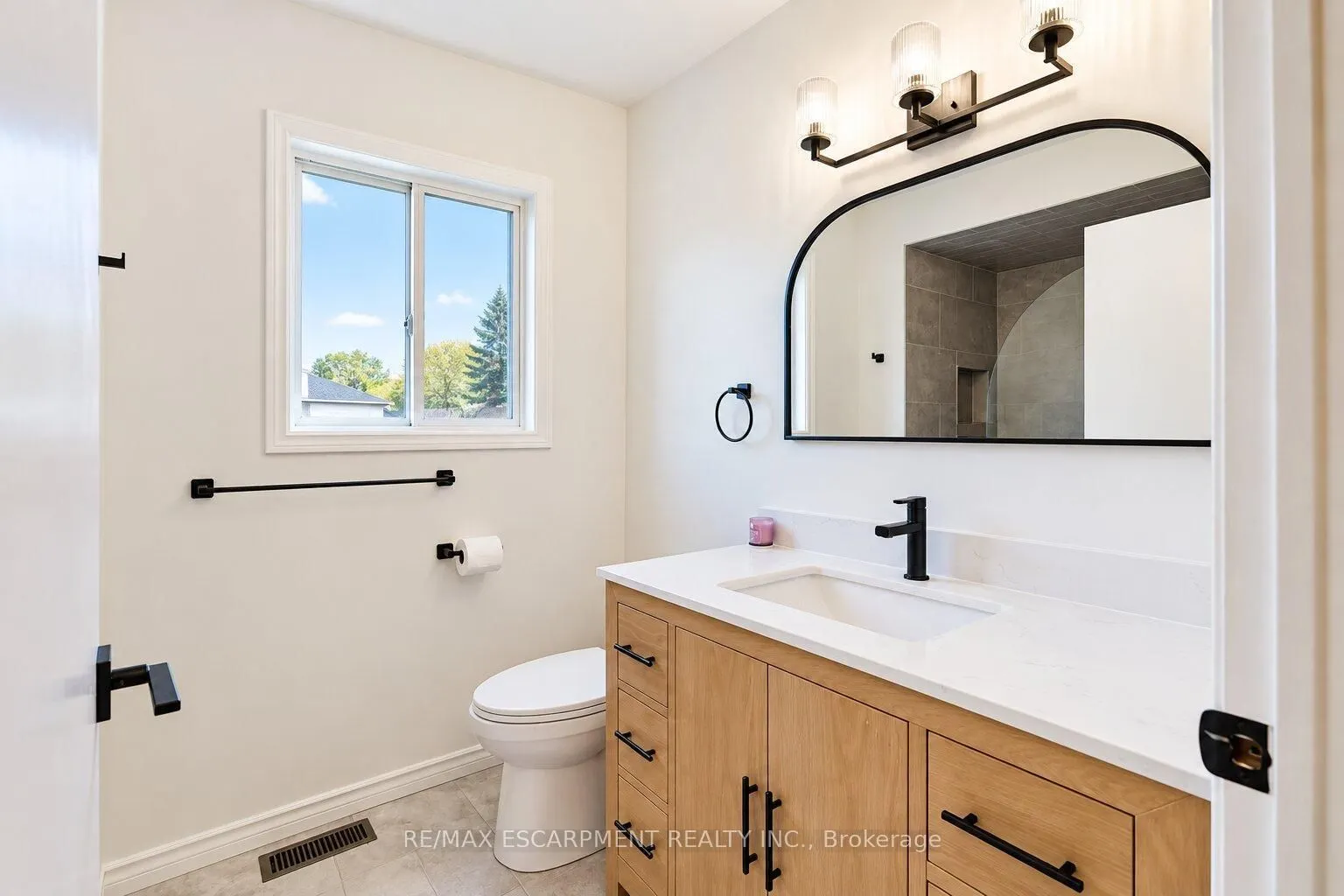 6 SANDRA Crescent