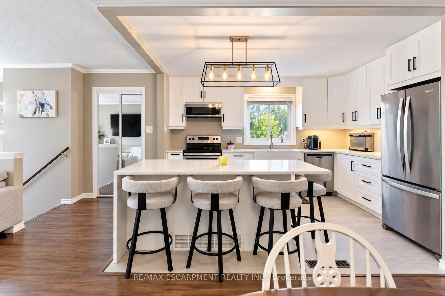 6 SANDRA Crescent
