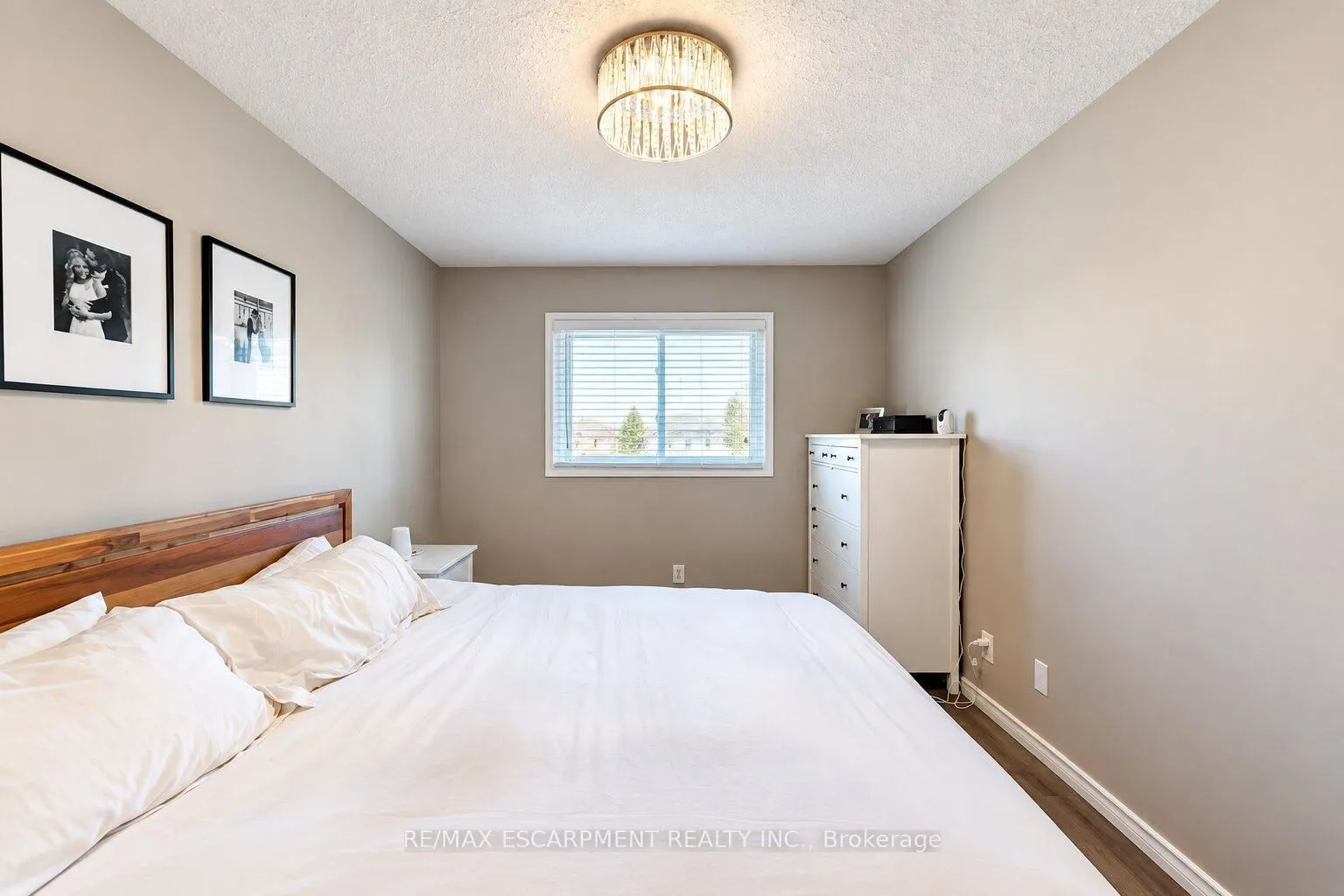 6 SANDRA Crescent