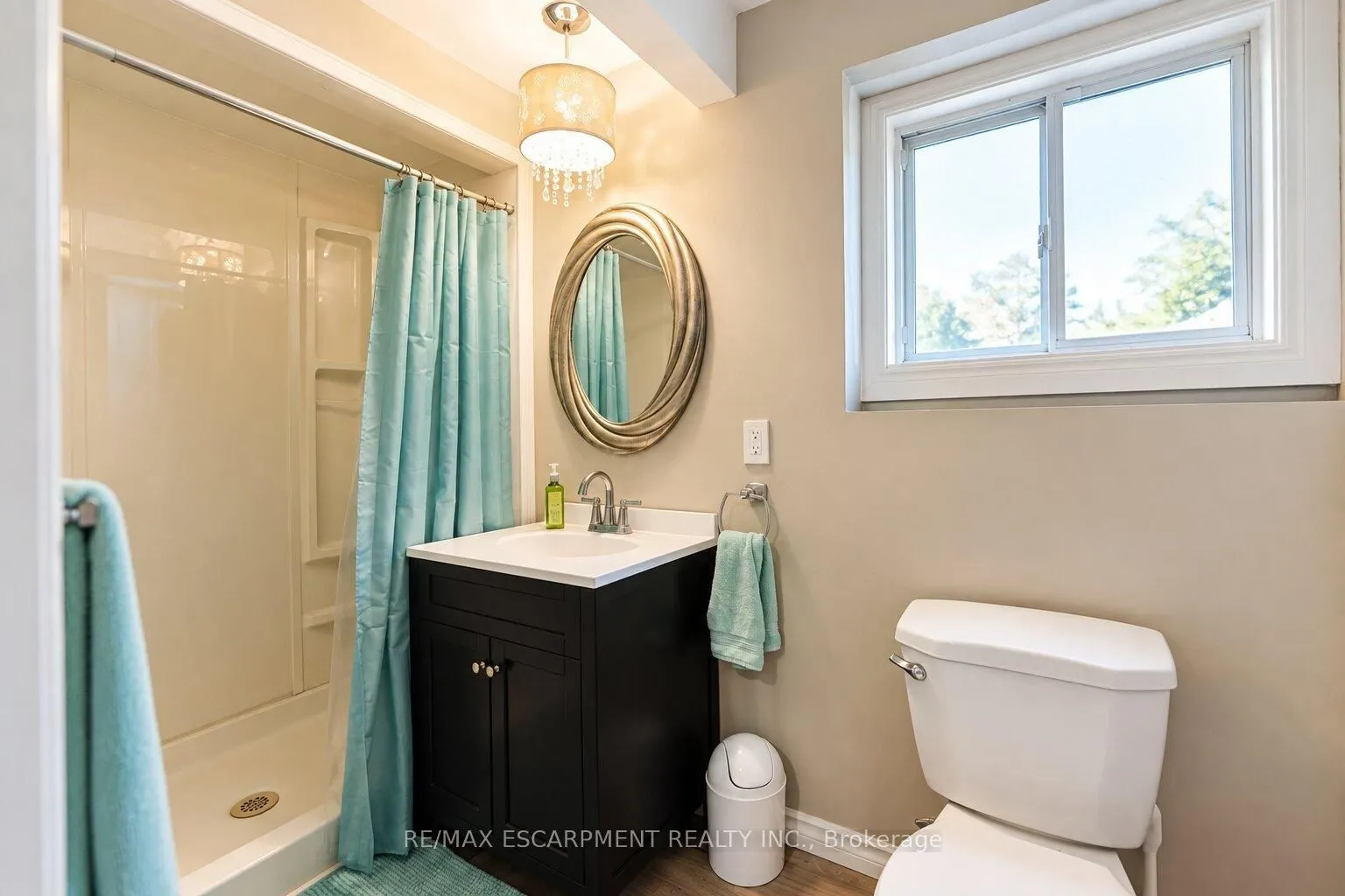 6 SANDRA Crescent