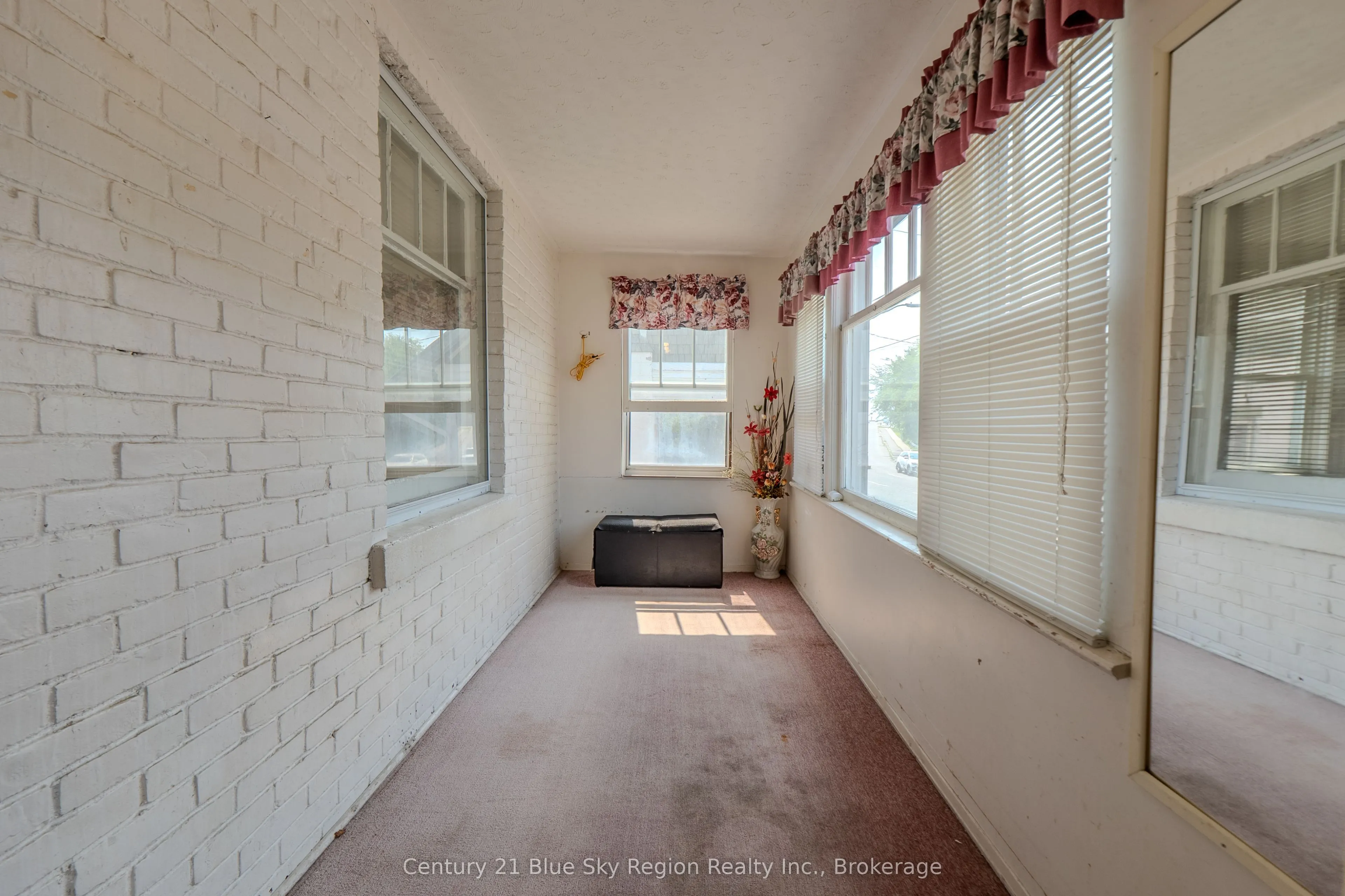 624 McIntyre Street E