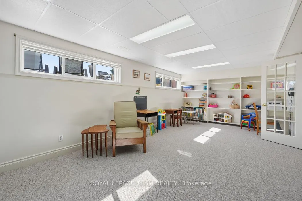 5050 Mowatview Court