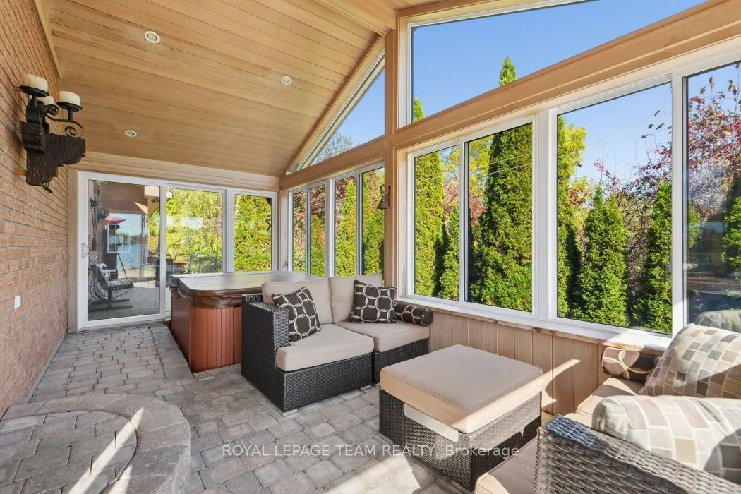 5050 Mowatview Court