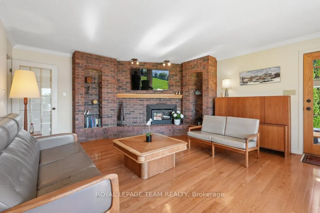 5050 Mowatview Court