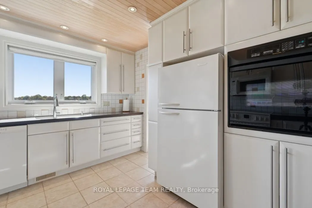 5050 Mowatview Court