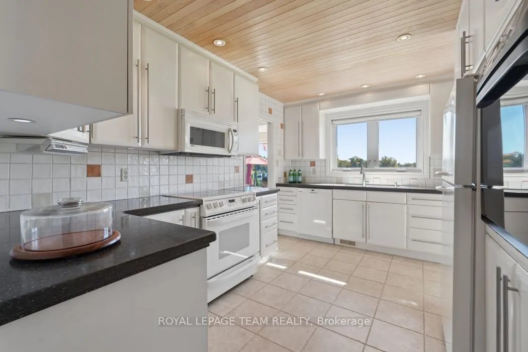 5050 Mowatview Court