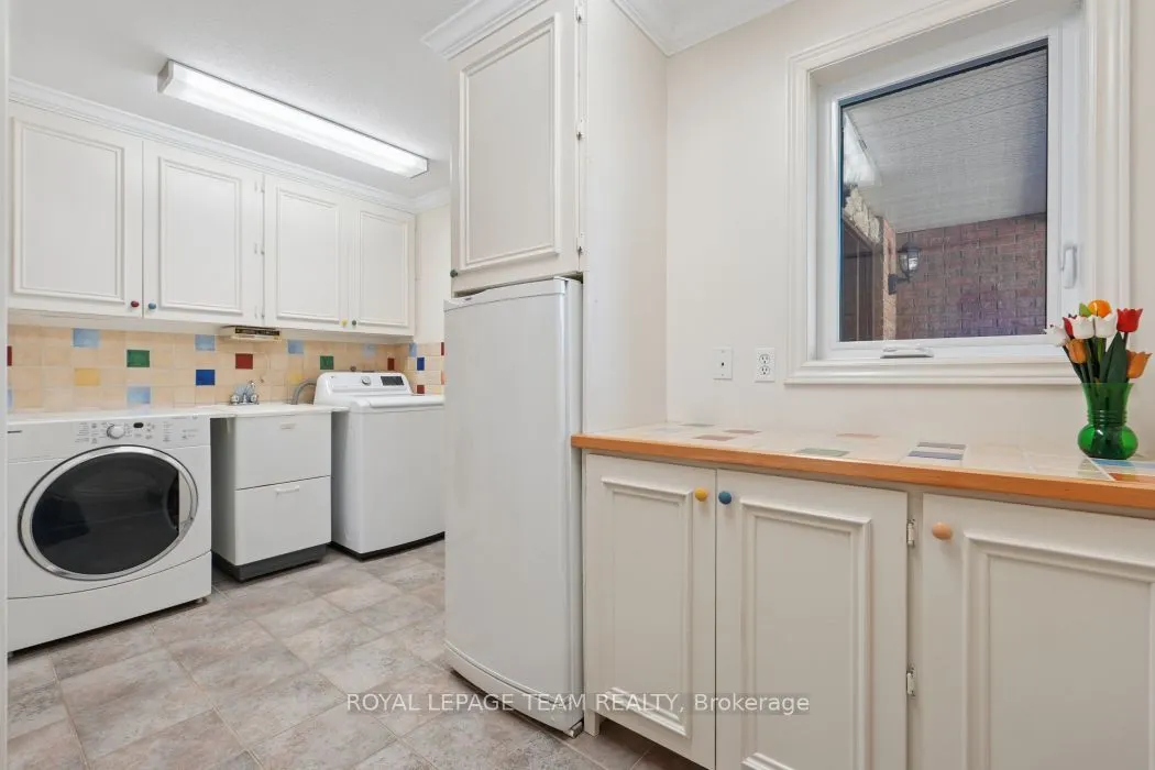 5050 Mowatview Court