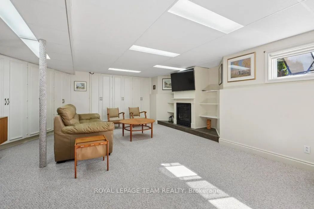 5050 Mowatview Court