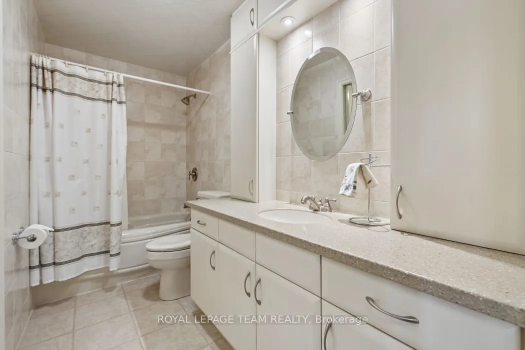 5050 Mowatview Court