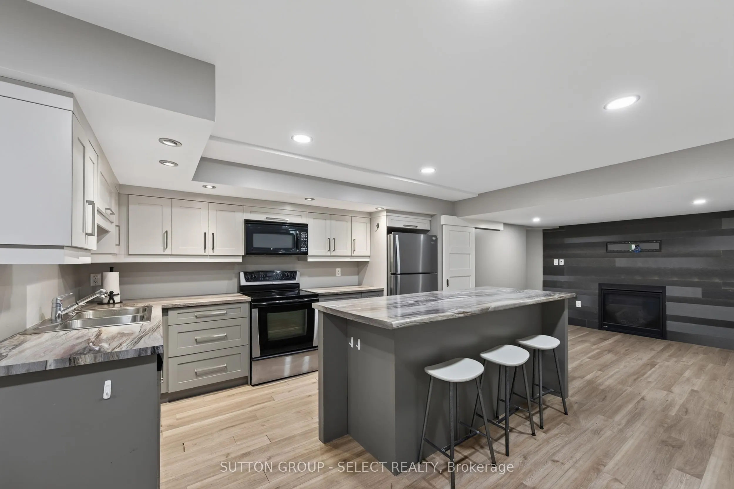 768 Franklinway Crescent