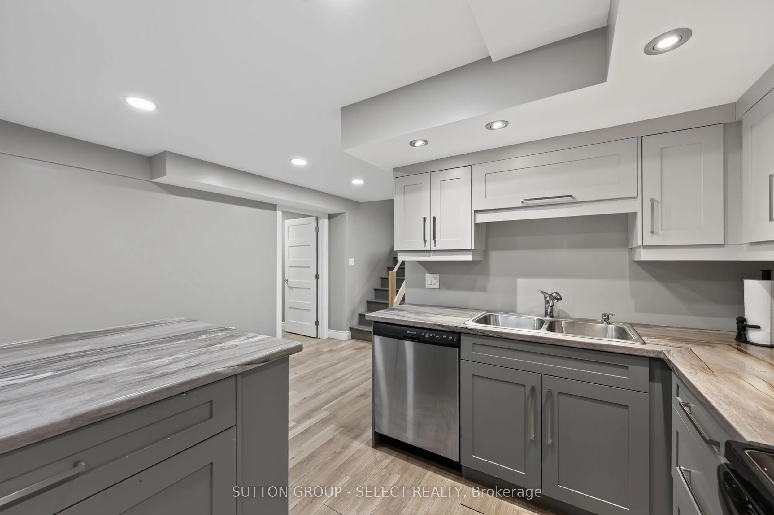 768 Franklinway Crescent