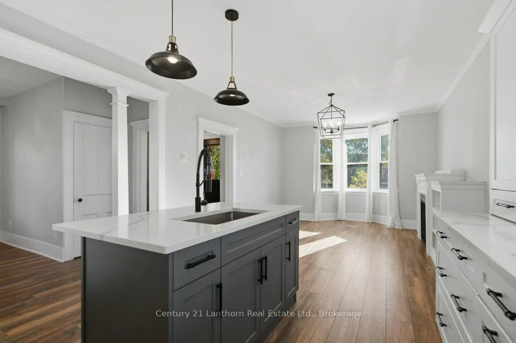 320 Grand Road
