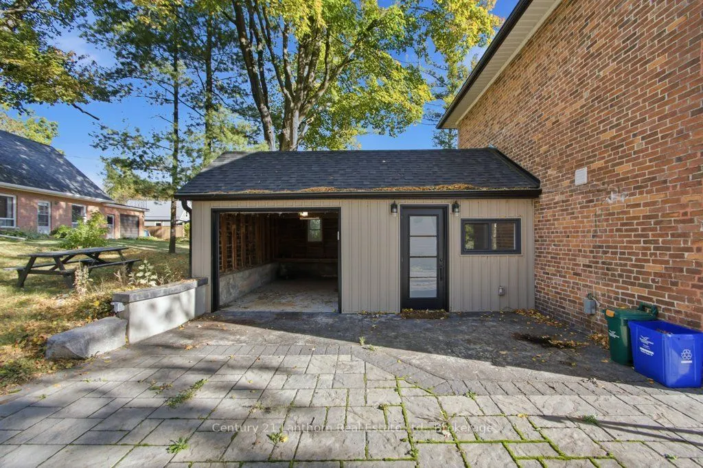320 Grand Road