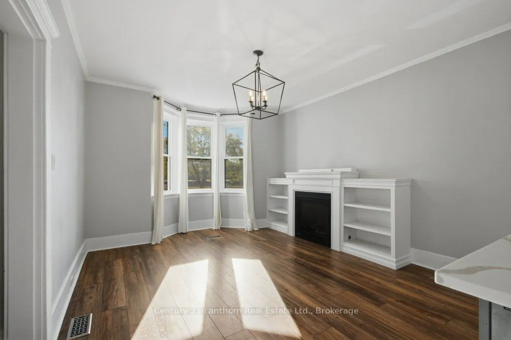 320 Grand Road