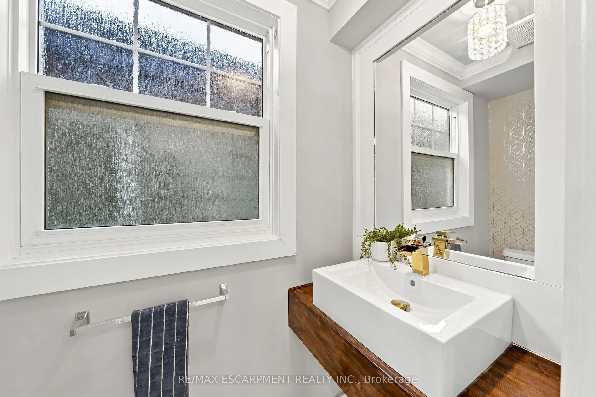 1231 Dunsmure Road